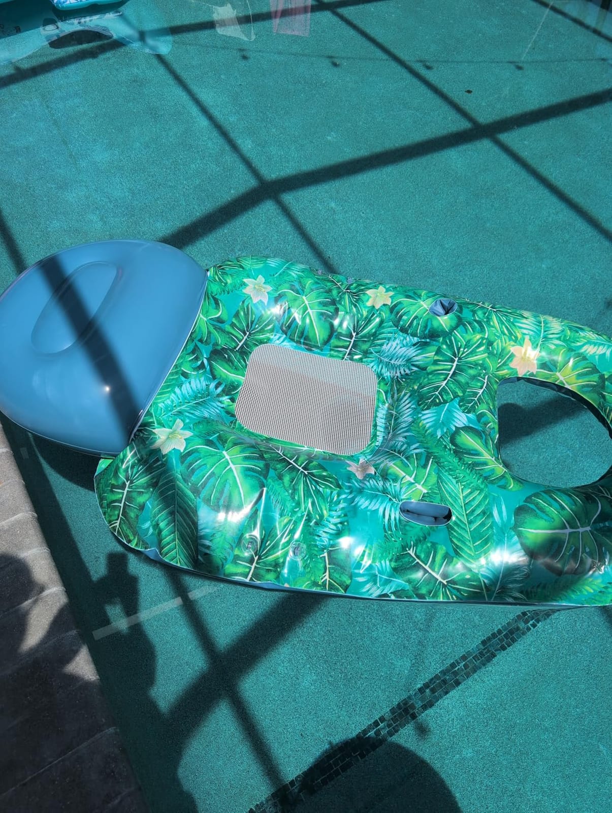FindUWill Pool Floats Chairs Adult - 65'' x 42'' Large Pool Float Chairs, Inflatable Pool Lounger with Cup Phone Holder, Backrest, Footrest, Tanning Pool Lounge customer photo 1