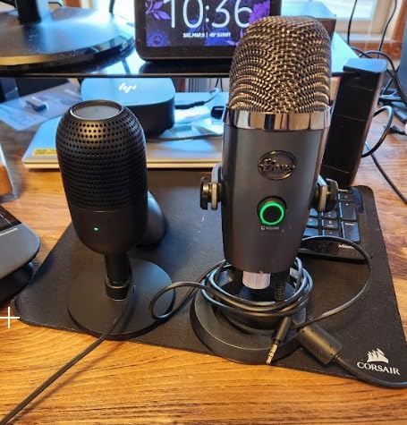 Razer Seiren V3 Mini USB Microphone, Supercardioid Condenser Mic, Black | Tap-to-Mute Sensor with LED Indicator, Shock Absorber, Ultra Compact, Works with OBS, Discord, Zoom, Teams customer photo 2