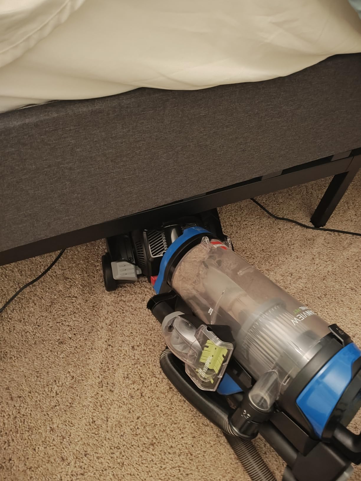 Bissell CleanView Swivel Vacuum, Triple Action Brush Roll, 3836 customer photo 1