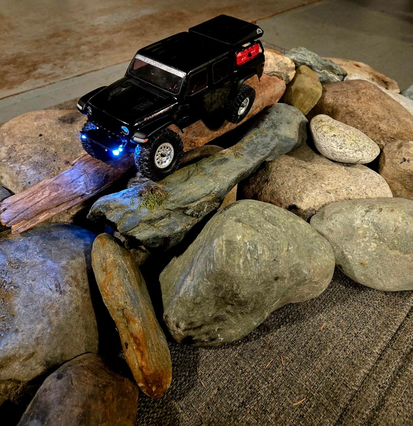 Axial SCX24 Jeep Gladiator RC Truck 4WD Rock Crawler Green AXI00005V2T3 | Brushed, RTR Ready-To-Run, Nothing Needed to Complete customer photo 2