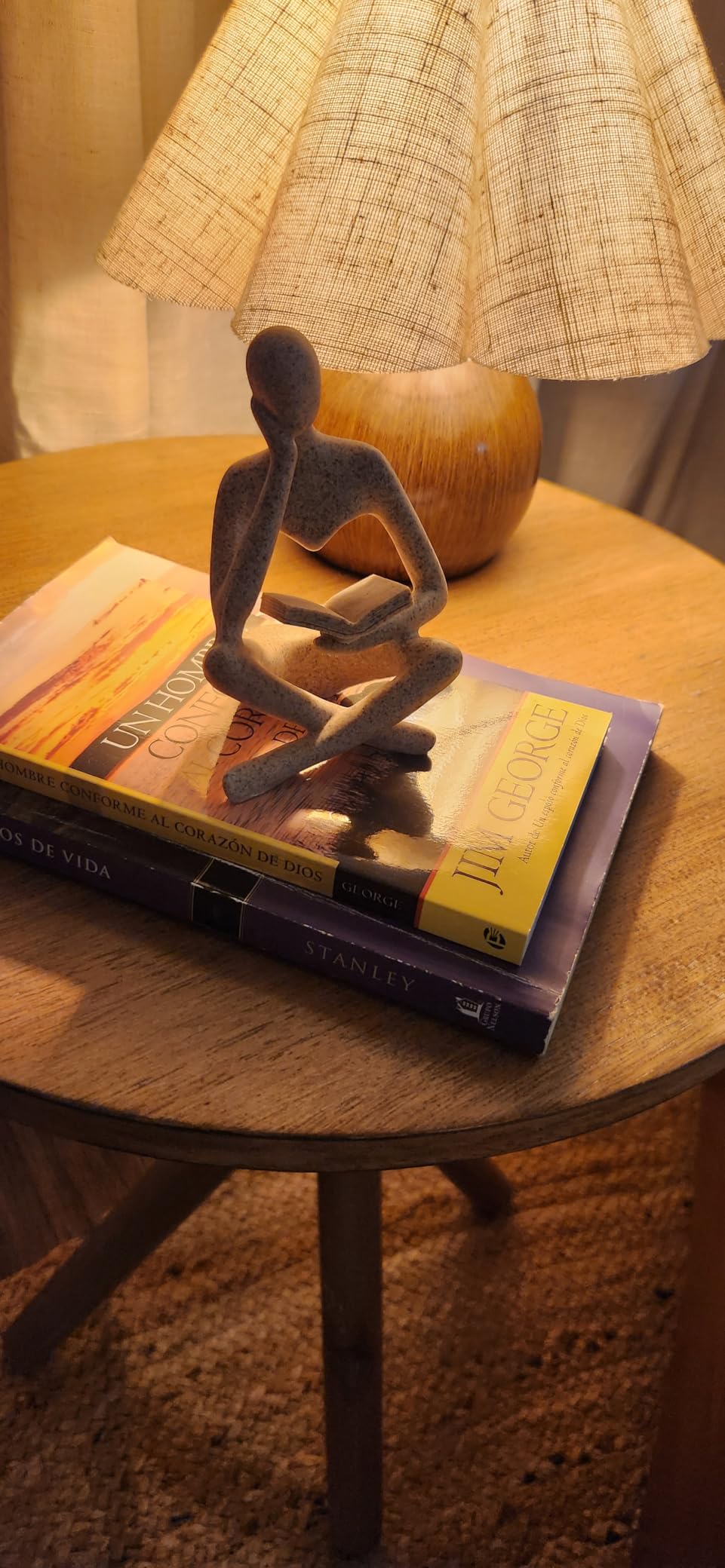 UTTCMK Bookshelf Decor Thinker Statue - Abstract Art Reading Thinker Sculpture Figurine Aesthetic, Modern Home Decoration for Living Room Office Shelves Coffee Table Desk Decor customer photo 2