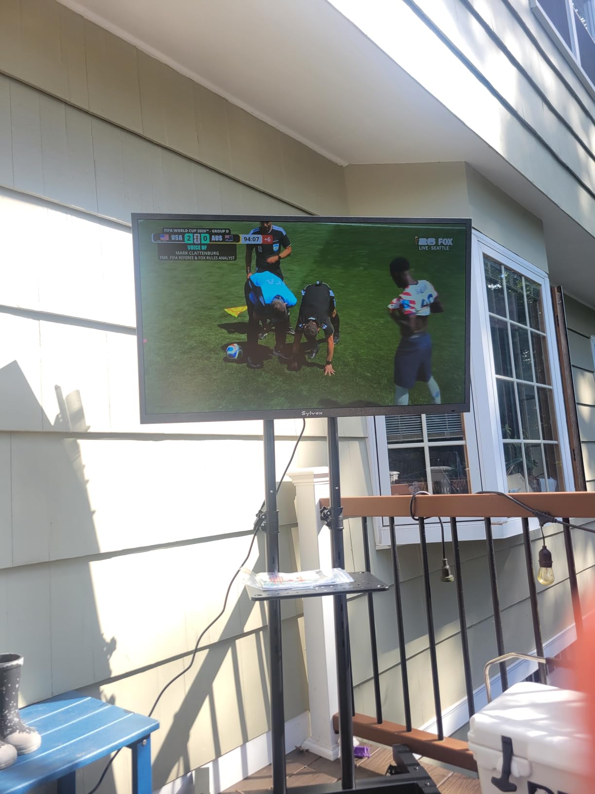 SYLVOX Outdoor TV, 43 inch Smart Waterproof Outdoor TV, 4K UHD Weatherproof | IP56, Support Dolby Vision Atmos, Google Cast, 1000 nit Brightness for Outside Partial Sun & Full Shade (Deck Pro 3.0 /2026) customer photo 1