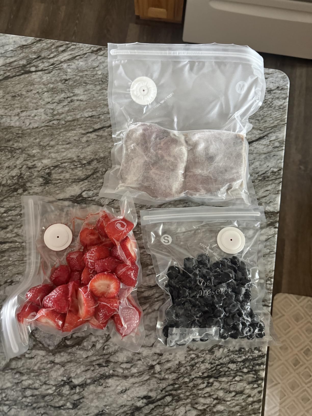 Chef Preserve Compact Vacuum Sealer for Food + 30 Reusable Vacuum Bags, Portable Handheld Vacuum Sealer customer photo 1