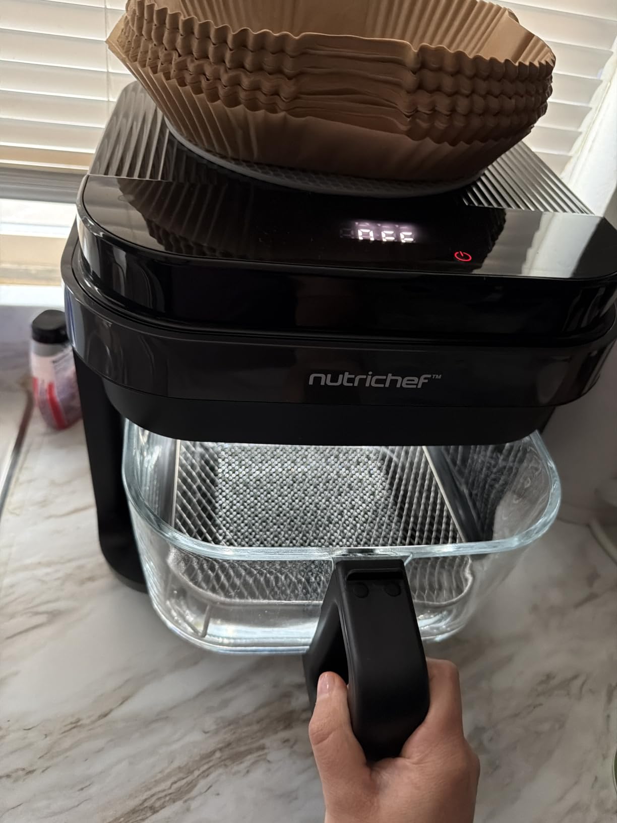 NutriChef 5.8 Quart Air Fryer | 8-1 Preset Cook Modes | Transparent Fry Bowl for Best Cooking Results | Cook Shrimp, Steak, Fries, Wings, Chicken & More | Precise Temperature Control & Time | Grey customer photo 1