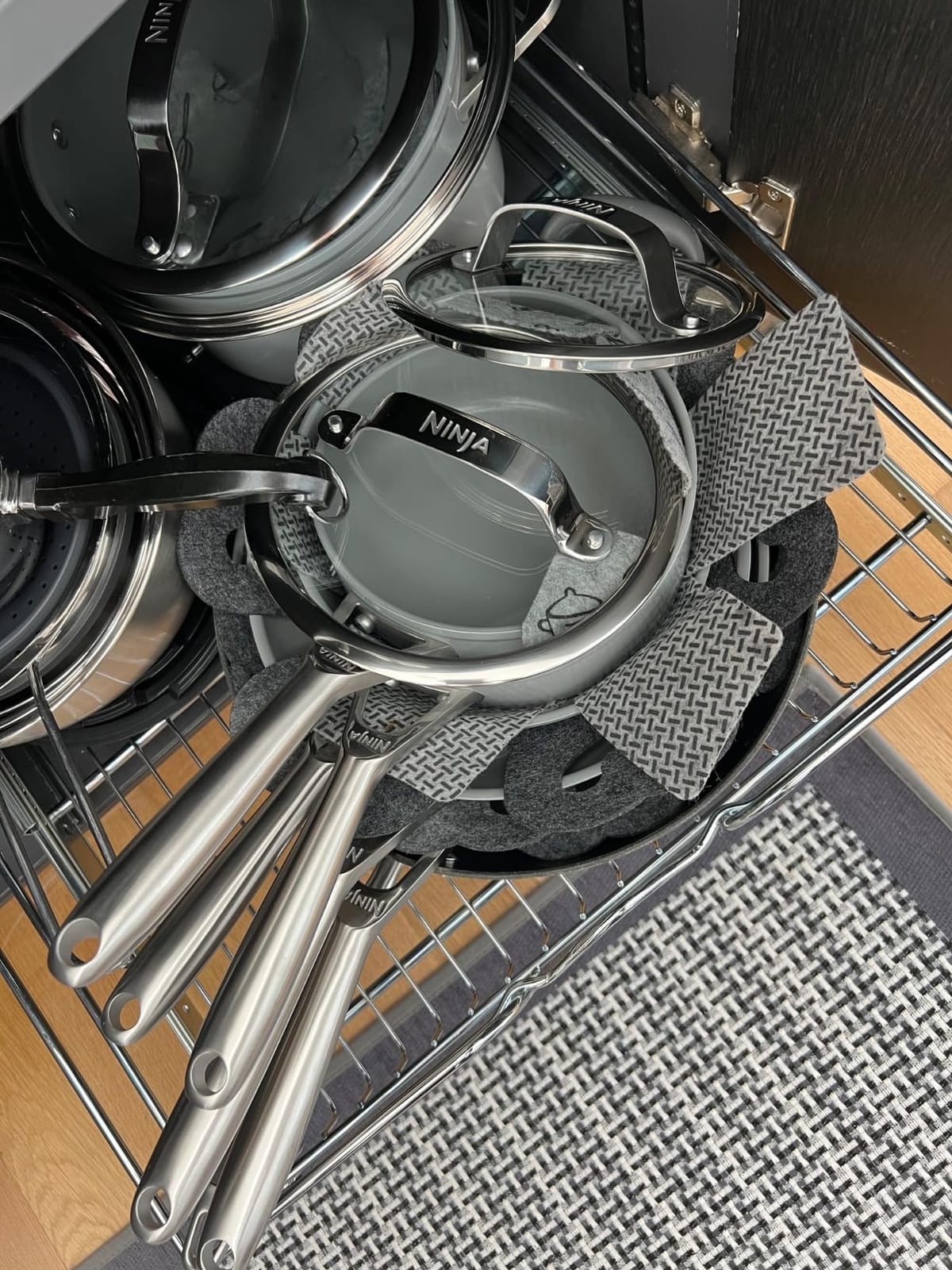 Ninja Ceramic Pro 10-Piece Cookware Set, NonStick Pots & Pans Set with Glass Lids, Nontoxic, PTFE Free, Ceramic Coated, Oven Safe, All Stovetops & Induction Compatible, British Racing Green, CW39010GN customer photo 2