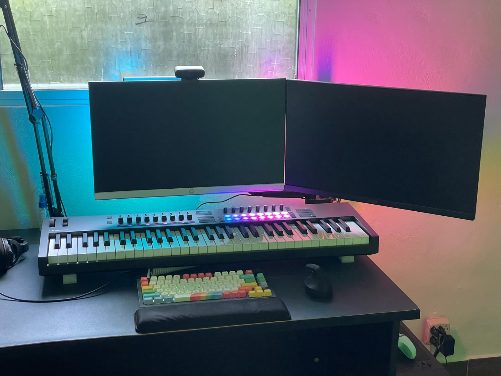 Novation Launchkey 61 MK4 USB MIDI Keyboard Controller customer photo 2