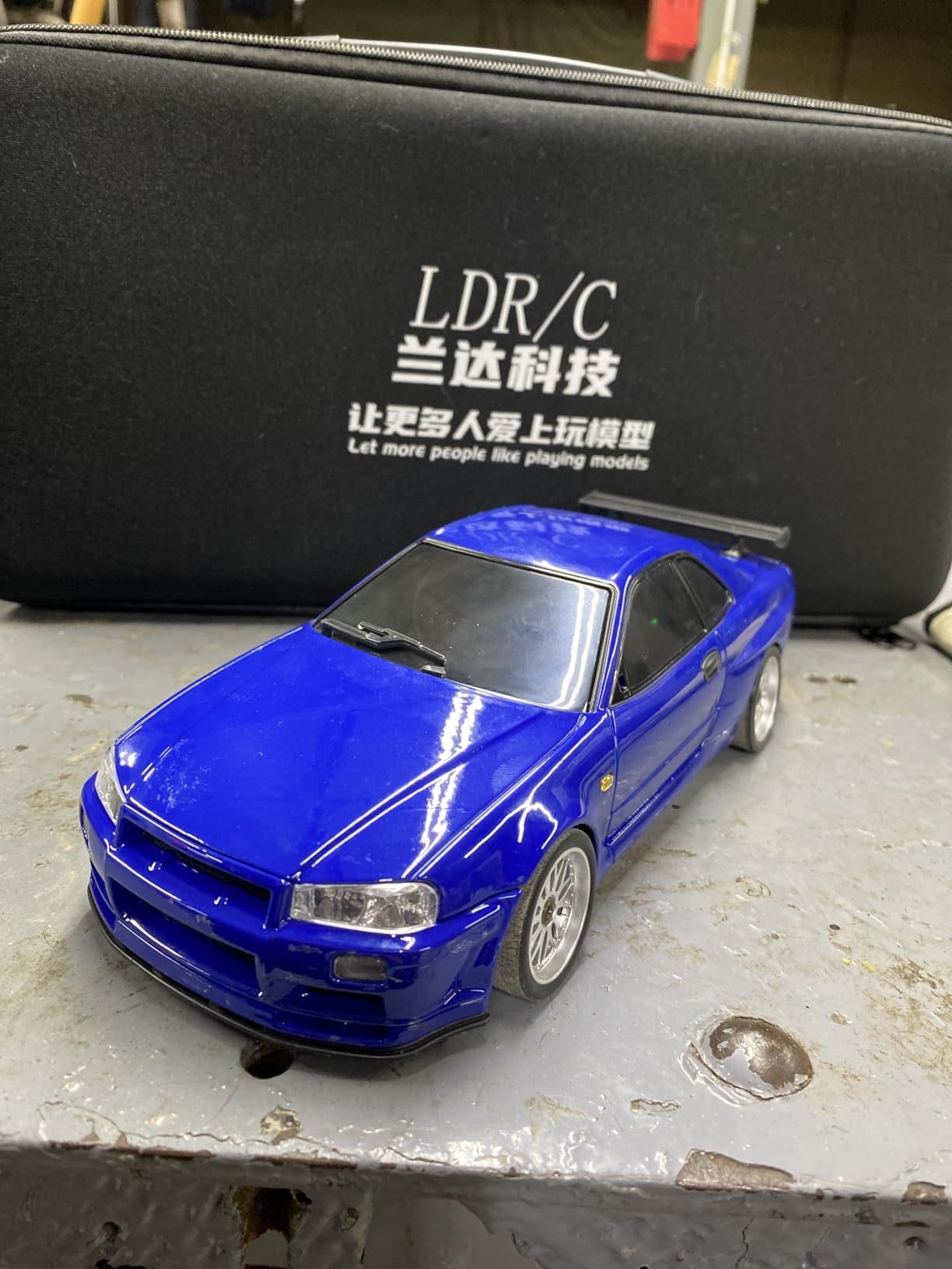 1/18 RC Drift Car with 3 Batteries Gyro LDRC LD1899 GTR R34 2.4GHz RWD Drifting Drift Cars for Adults with Alloy Car Shell(Blue) customer photo 2