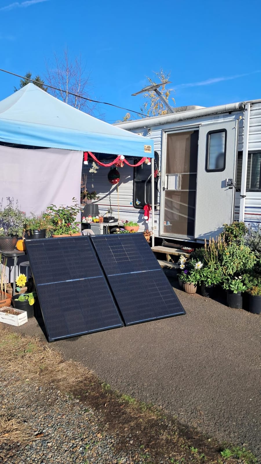 N-Type 16BB 400W Bifacial Solar Panel, 2Pcs 200 Watt Solar Panel for 12V/24V Systems, 25.6% High Efficiency, Dual-Module Parallel Anti-Shade Design, for RV Van Marine Home Rooftop Off-Grid customer photo 1