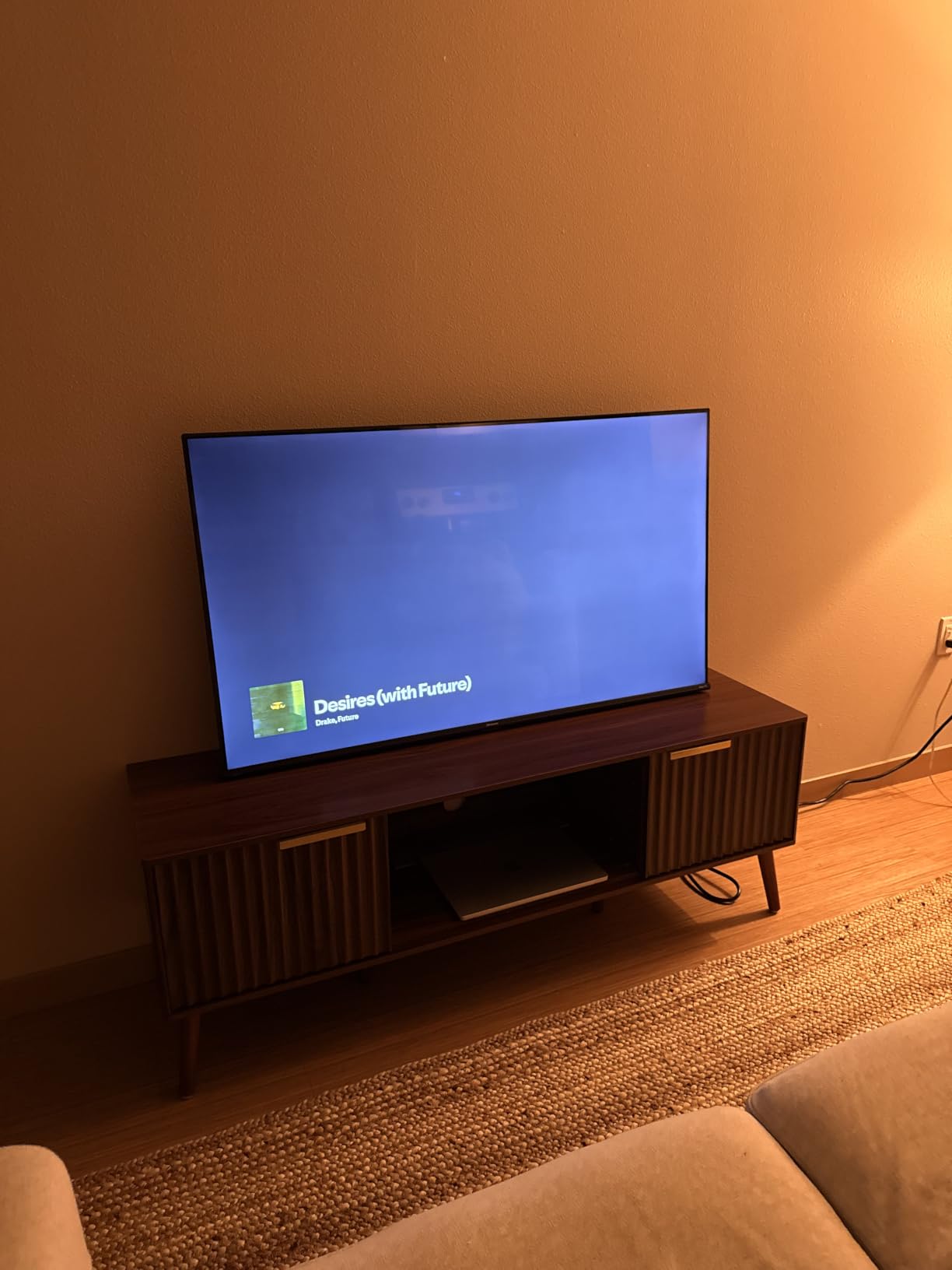 LCRBOL TV Stand with Fluted Doors for TVs up to 65