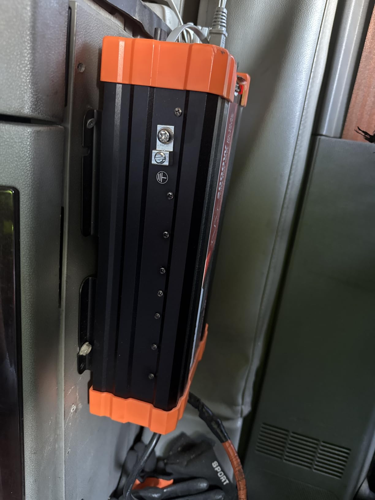 BELTTT 2000W Pure Sine Wave Inverter, Inverter 12V DC to 120V AC for Solar, RV, Truck, Outdoor, Power Inverter with Dual AC and 20A Socket, 5V 2.1A USB, Surge 4000W, Hardwire Port, Remote Controller customer photo 2