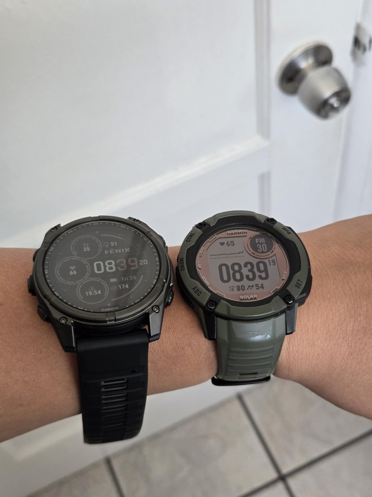 Garmin fēnix® 8 - 51 mm, Solar, Sapphire, Premium Multisport GPS Smartwatch, Connect, Long-Lasting Battery Life, Dive-Rated, Built-in LED Flashlight, Carbon Gray DLC Titanium with Pebble Gray Band | Carbon Gray Dlc Ti Bezel, Black and Pebble Gray Band, LED Flashlight, 100m Water, Up to 48-Day Battery customer photo 1