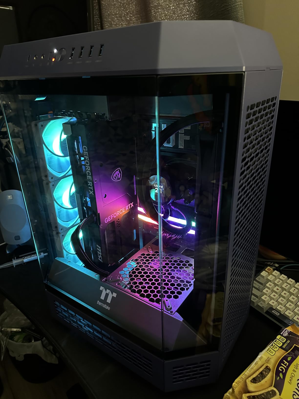 Thermaltake Tower 600 Black Mid-Tower ATX Case; 3 Tempered Glass Panels; Hidden-Connector Motherboard Support; Rotational PCI-e Slots customer photo 2