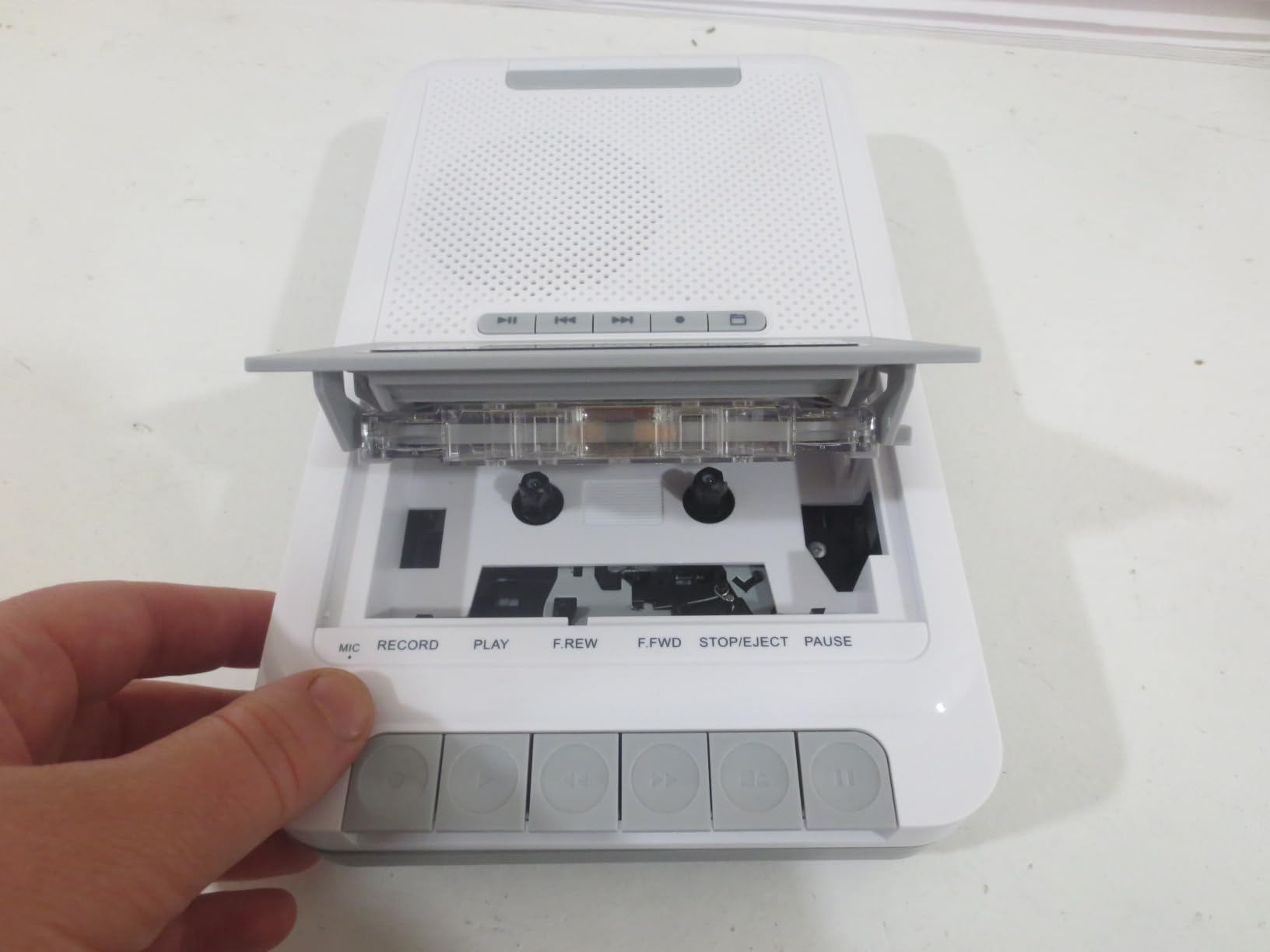 Gracioso Cassette Tape Converter to MP3 via U Disk/SD Card or PC Record to Cassettes/USB/SD Card via Mic,Cassette to Digital Tape Player with Headphone Jack,Retractable Handle (White) customer photo 1