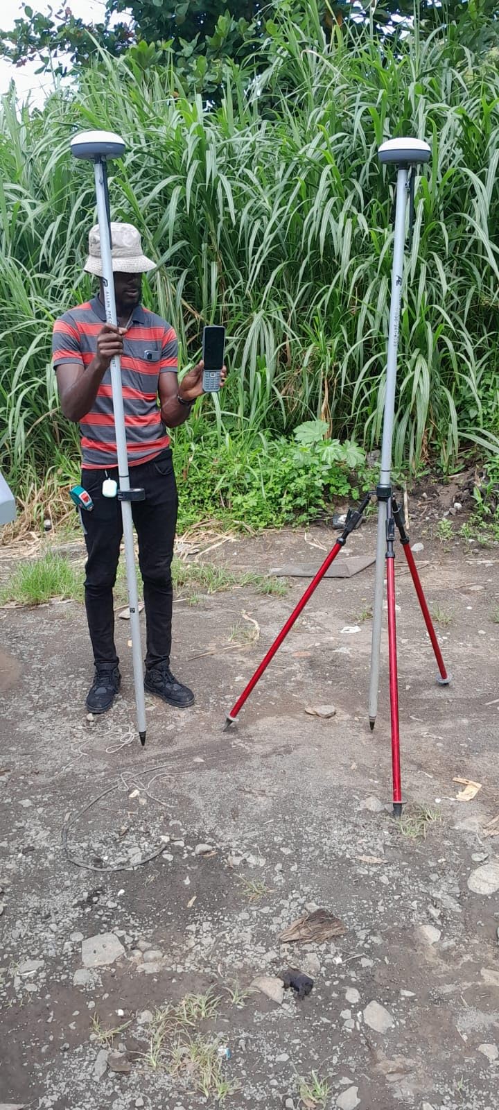 SMA20 RTK 900 MHz GPS Surveying Equipment PPK/IMU/NOAA Calibration-free, Connect with UAV/Drone,GNSS Receiver Rover Base Collector Free Permanent Software 1408 Channelsfor Construction and Engineering customer photo 1
