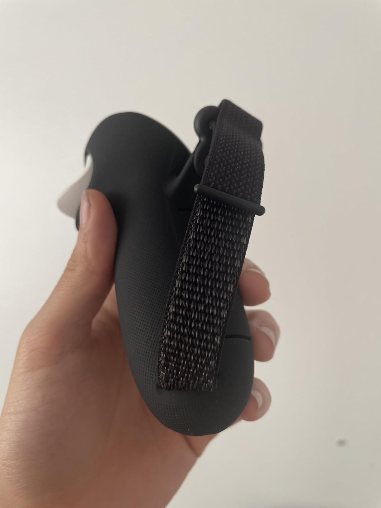 KIWI design Non-Slip Controller Grips with Battery Opening for Quest 3/3S | Upgraded G4 Pro Silicone Protector with Secure Knuckle Strap, Meta Certified Accessory customer photo 2
