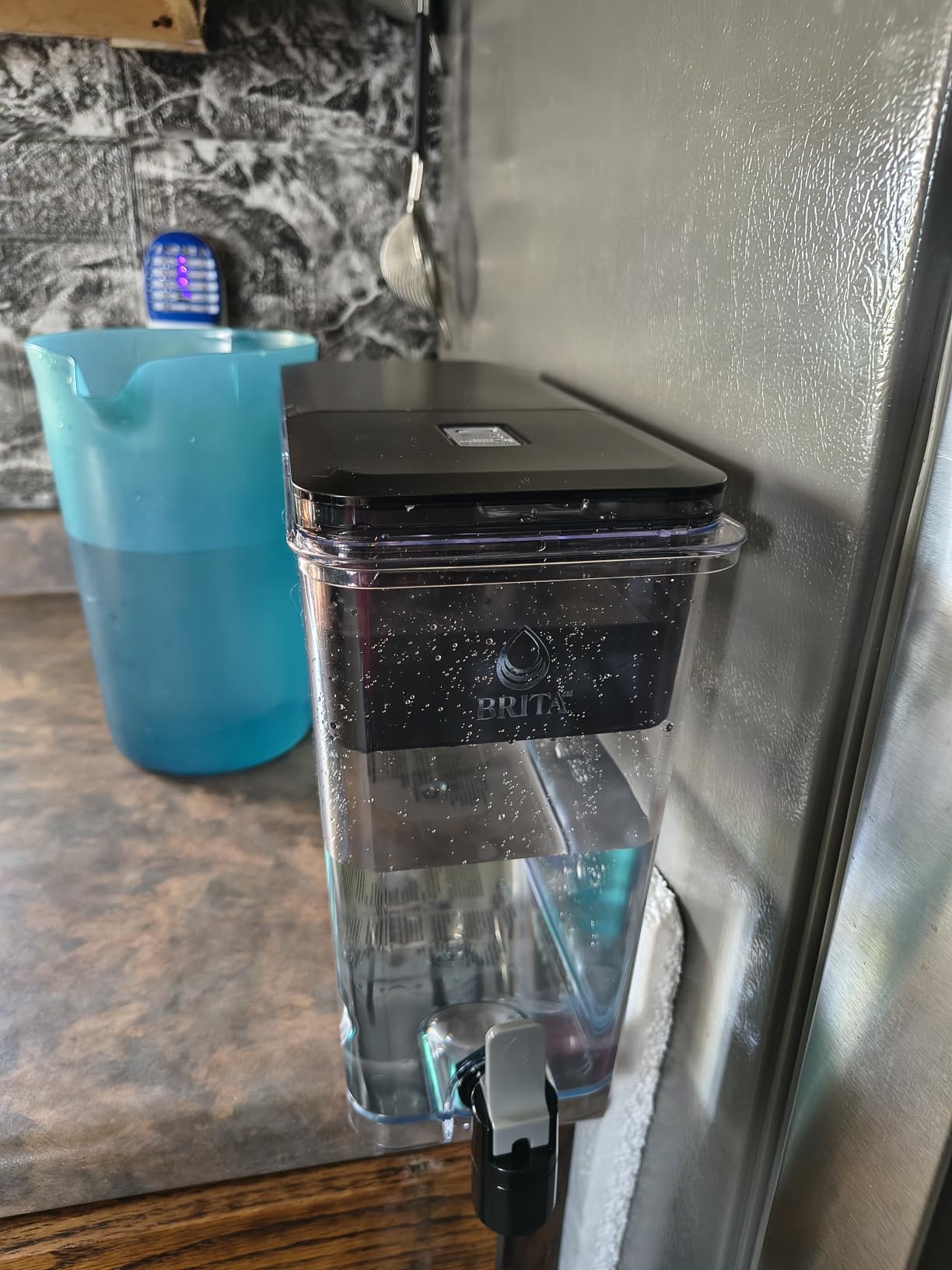Brita XL 27 Cup Water Filter Pitcher, 1 Brita Plus Filter, Ultramax, Black | WQA and NSF/ANSI Certified, Reduces Chlorine, Copper, Mercury & Cadmium, Lasts 2 Months, Household Essential customer photo 1