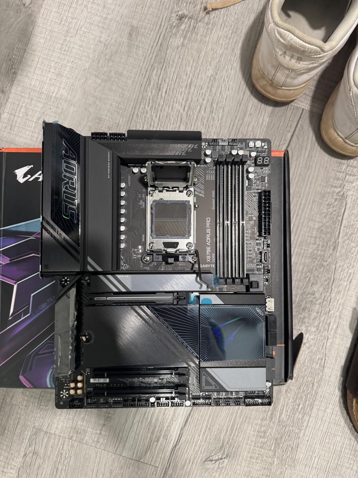 X870E AORUS PRO AMD AM5 LGA 1718 Motherboard, ATX, DDR5, 4X M.2, PCIe 5.0, USB4, WIFI7, 2.5GbE LAN, EZ-Latch, 5-Year Warranty customer photo 2