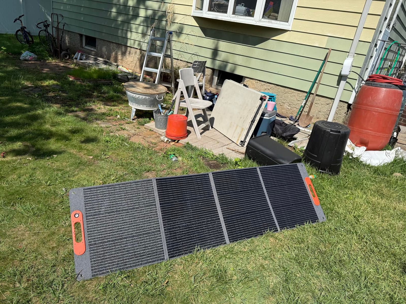 200W Portable Solar Panel for Power Station, 24% High Efficiency ETFE Foldable Solar Panel Charger, QC3.0, Type-C 60W, MC4 Output, IP65 Waterproof, for Outdoor Camping, RV, Emergency Power Supply customer photo 1