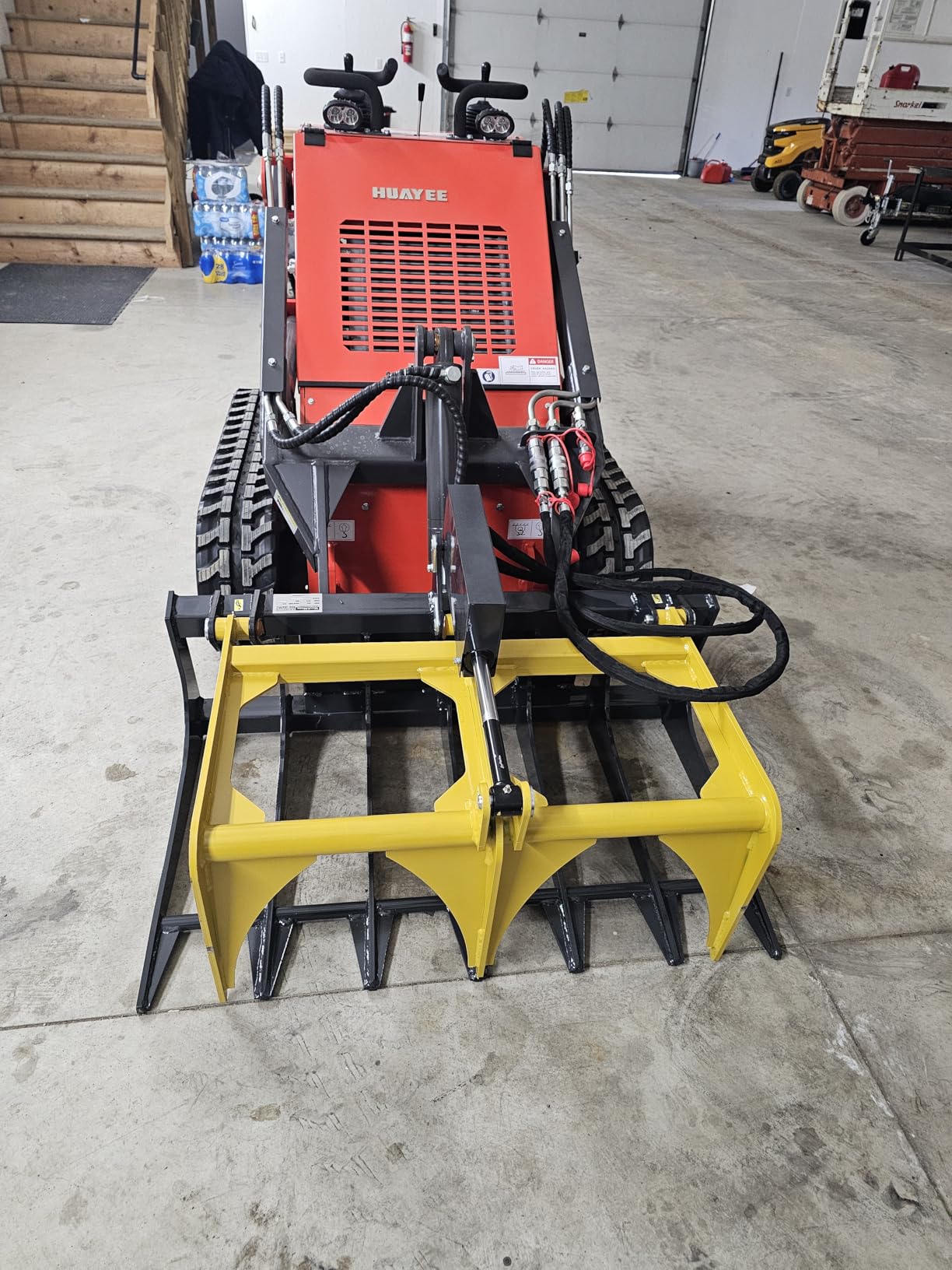 MechMaxx 3000 PSI Hydraulic Pressure 42'' Mini Skid Steer Skeleton Grapple Attachment, 24'' Arm Opening, 2000 lb Weight Capacity, RG42 customer photo 1
