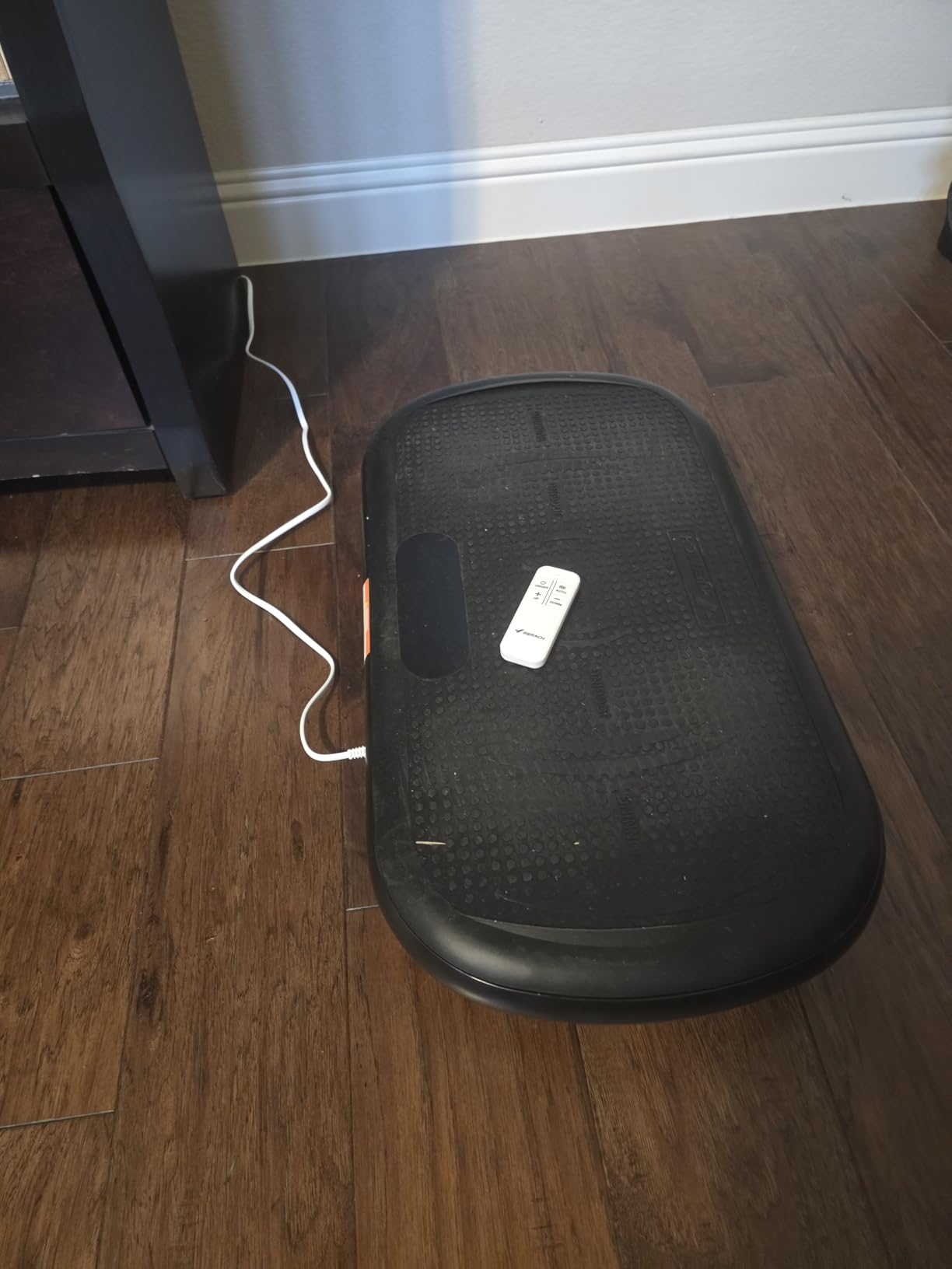 Merach CV40 Curved Vibration Plate Exercise Machine with 440lbs Capacity | 200W Powerful Motor, 13mm Amplitude, Shake Plate for Lymphatic Drainage, Bluetooth, Silicone Pedal, Resistance Band, Home Gym customer photo 2