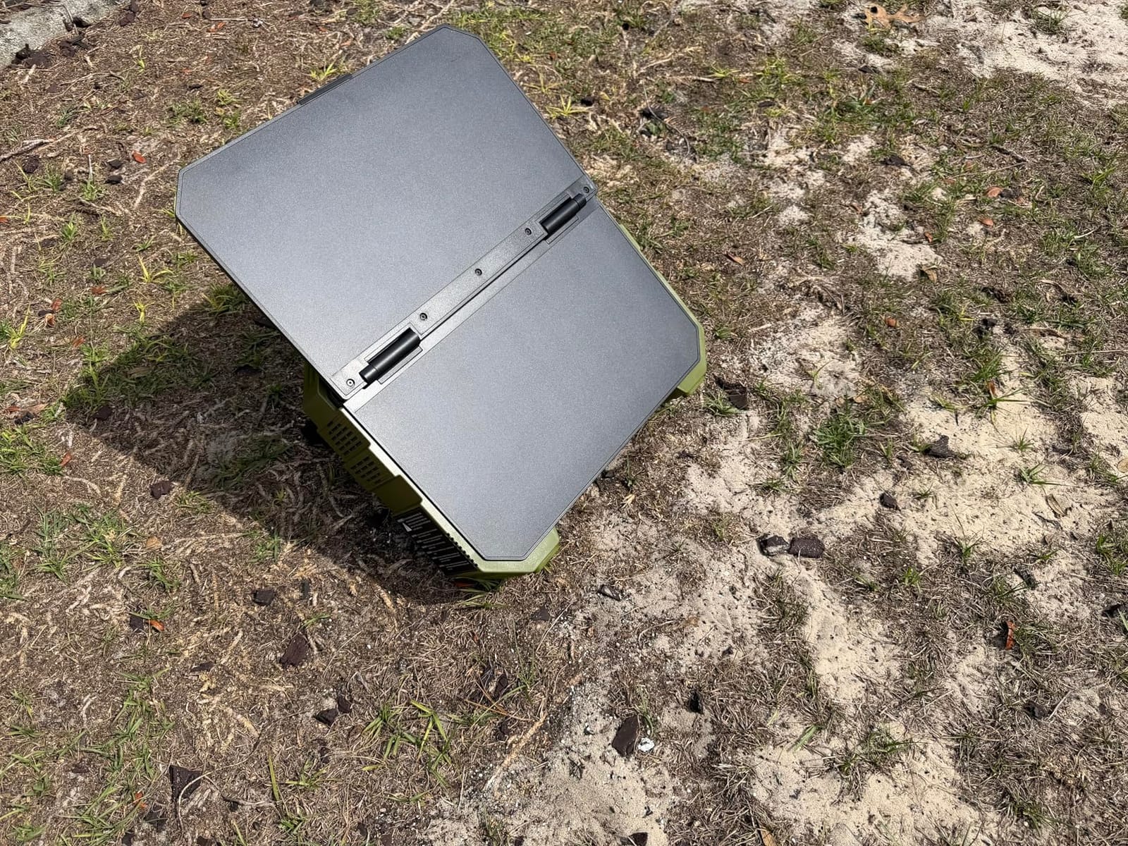 BROWEY 1600W (3200W Peak) Portable Power Station, 1024Wh LiFePO4 Battery with Built-in Solar Panel customer photo 2