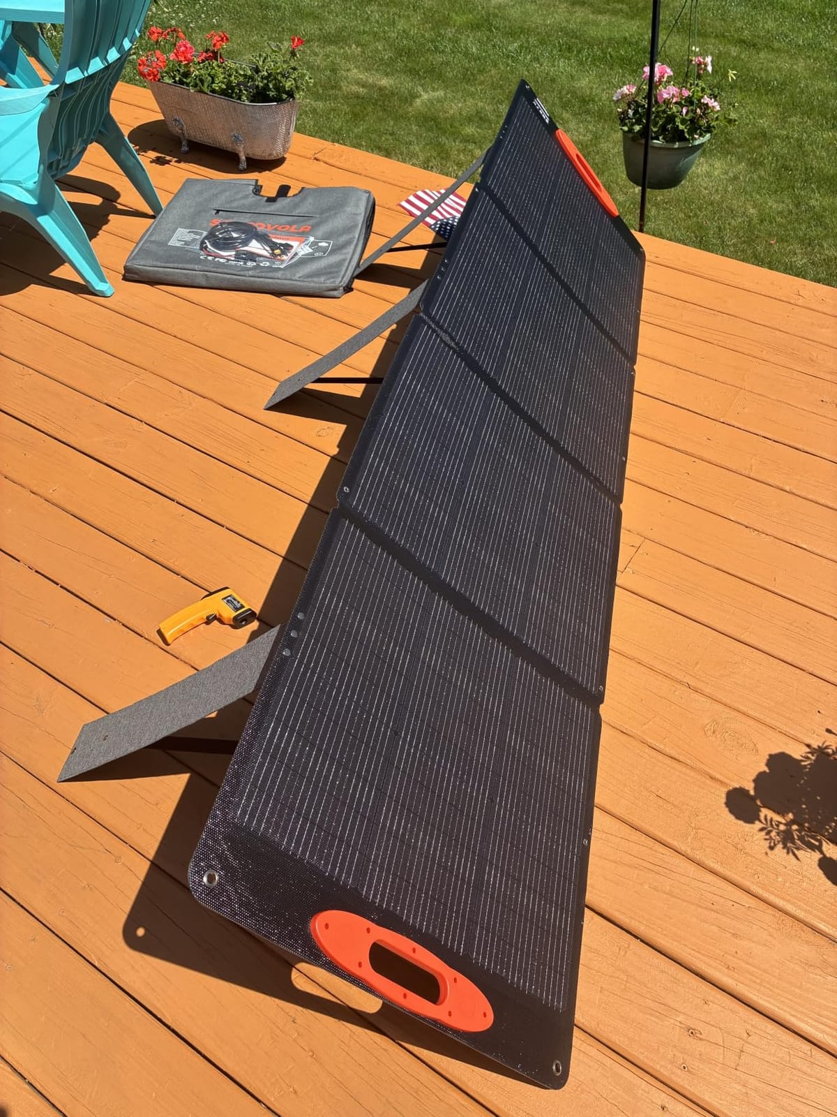 SOKIOVOLA N-Type 16BB 220W Portable Solar Panel for EF/Jackery/Bluetti/Anker Power Station, IP68 Waterproof Foldable Solar Panel ETFE 25% High Efficiency for Outdoor Camping RV Trip customer photo 2