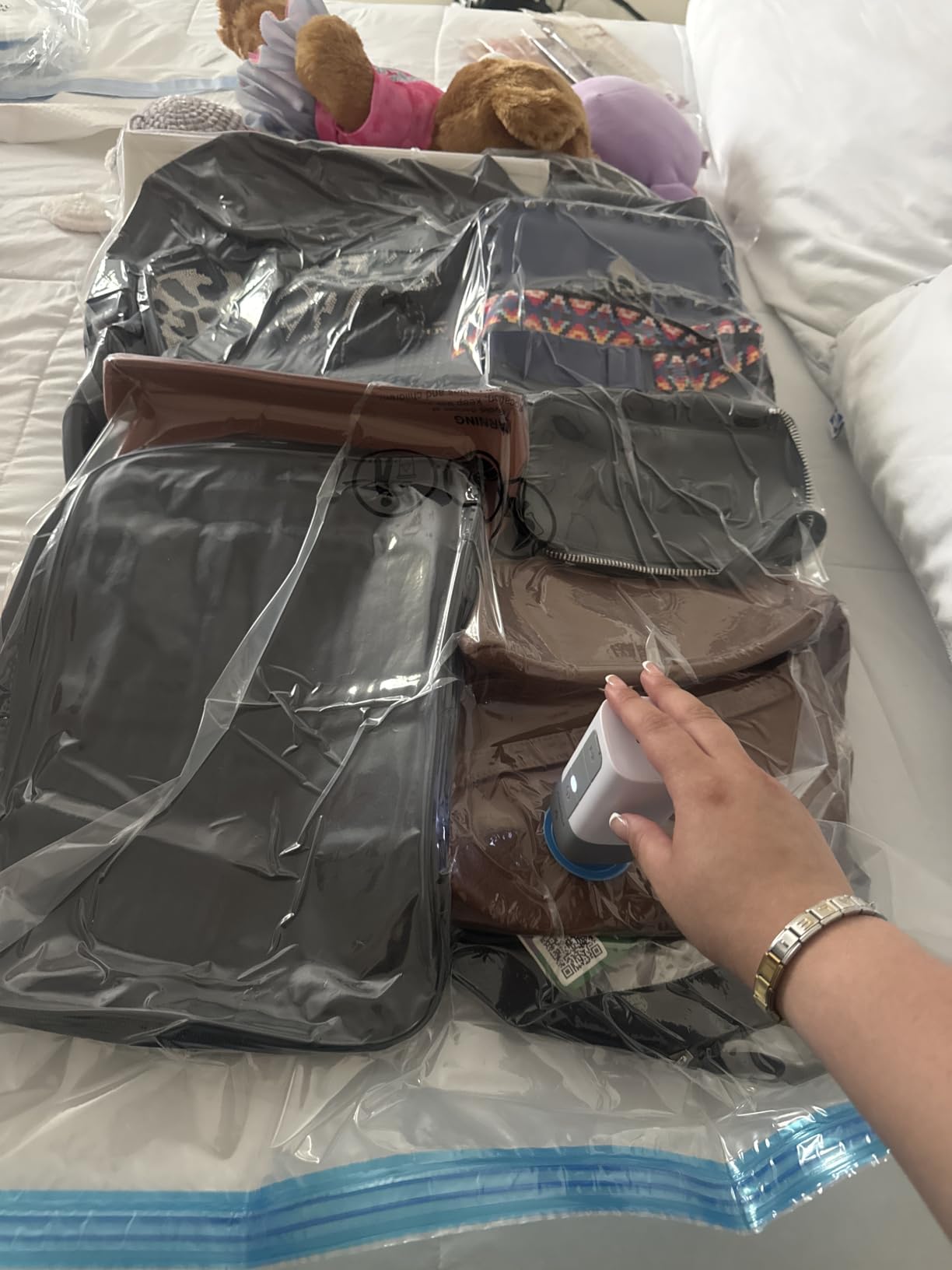 ETENWOLF 20 Combo Vacuum Storage Bags for Travel with Wireless Pump | Vacuum Seal Bags for Clothing Travel, Compression Packing Bags for Clothes and Blankets, Space Saver Bags in Carry-On Sizes customer photo 2