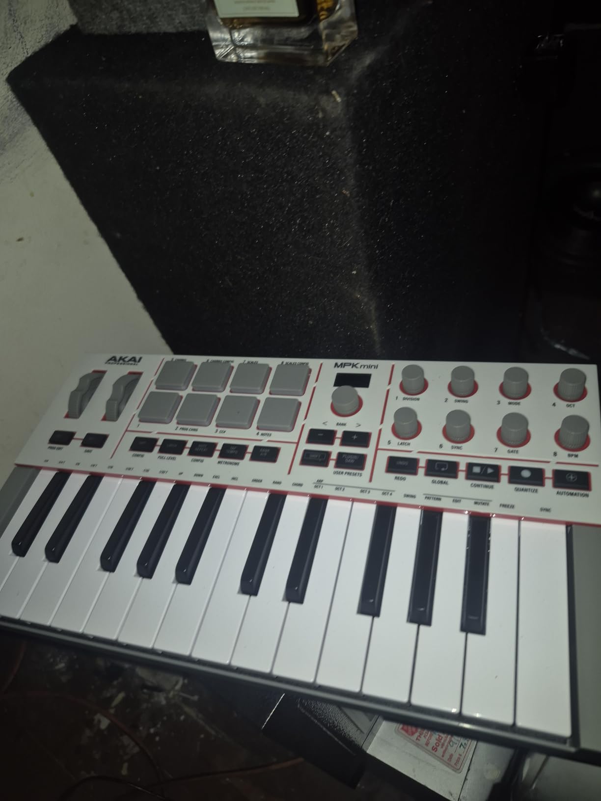 Akai Professional MPK Mini IV 25-Key USB-C MIDI Keyboard Controller, Black customer photo 1