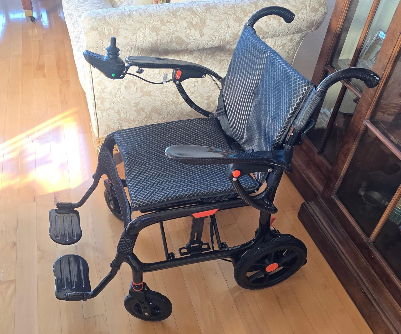 28lbs Ultralight 28 Miles Long Range 100% Carbon Fiber Electric Wheelchairs | Travel Power Wheelchair for Adults, FreeWink Foldable Motorized Wheelchairs with 2 Lithium Batteries Airline Approved customer photo 2