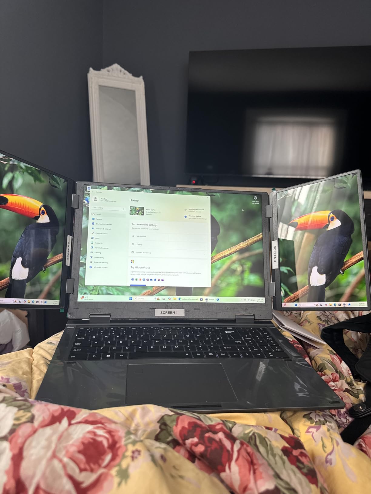 Triple Screen Laptop, 16