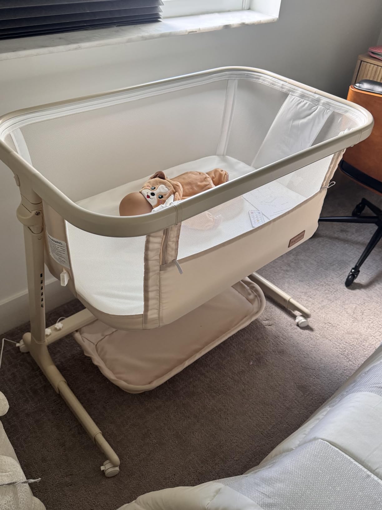 ANGELBLISS Electric Baby Bassinet, Auto Rocking Bedside Sleeper, 6 Heights with Mattress, Beige customer photo 2