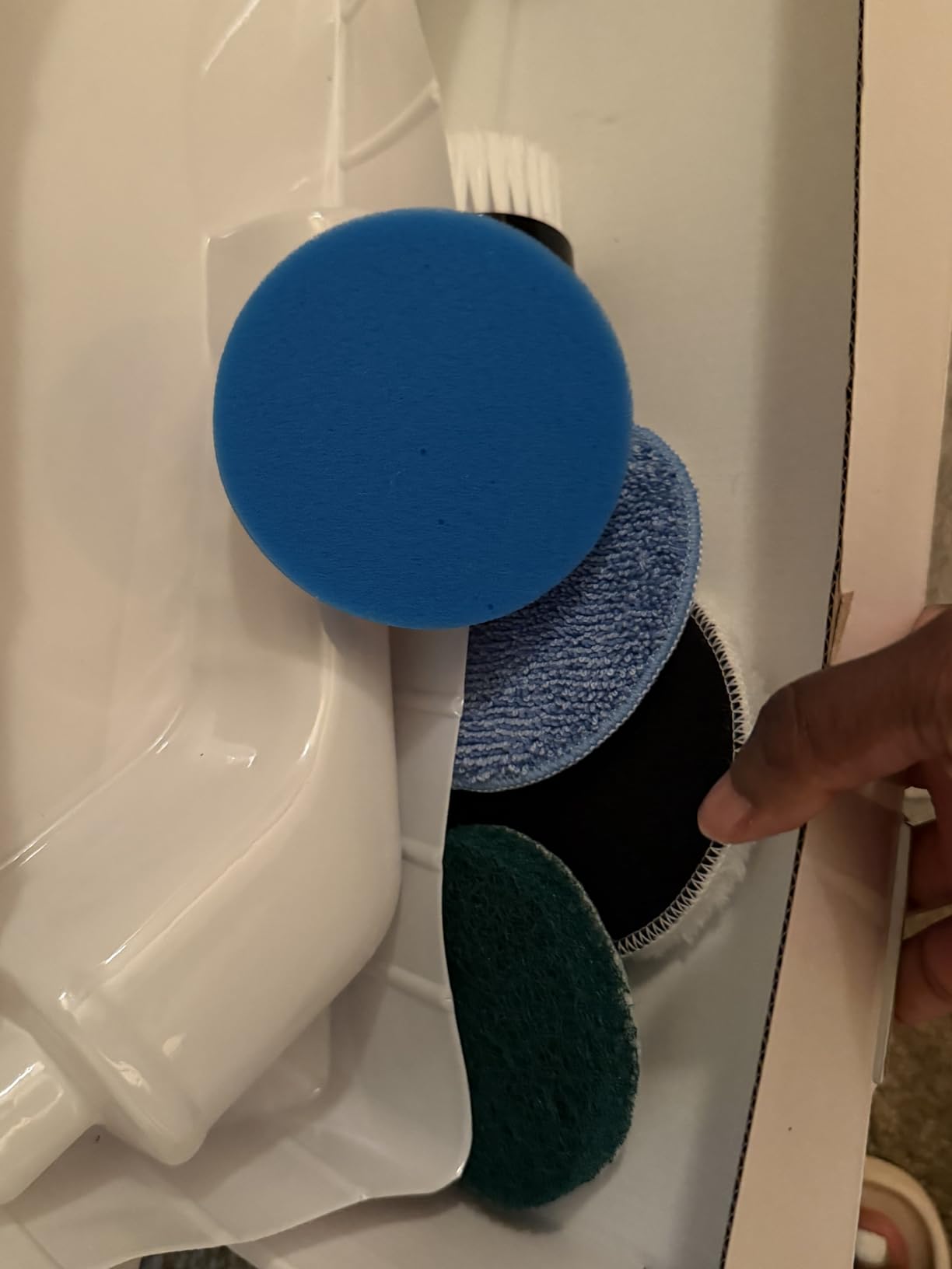 Leebein Electric Spin Scrubber, Cordless Bathroom Cleaning Brush with 8 Replaceable Brush Heads, 54 Inch Long Handle and Dual Speed Control Power Scrubber for Bathtub Floor Cleaning customer photo 1
