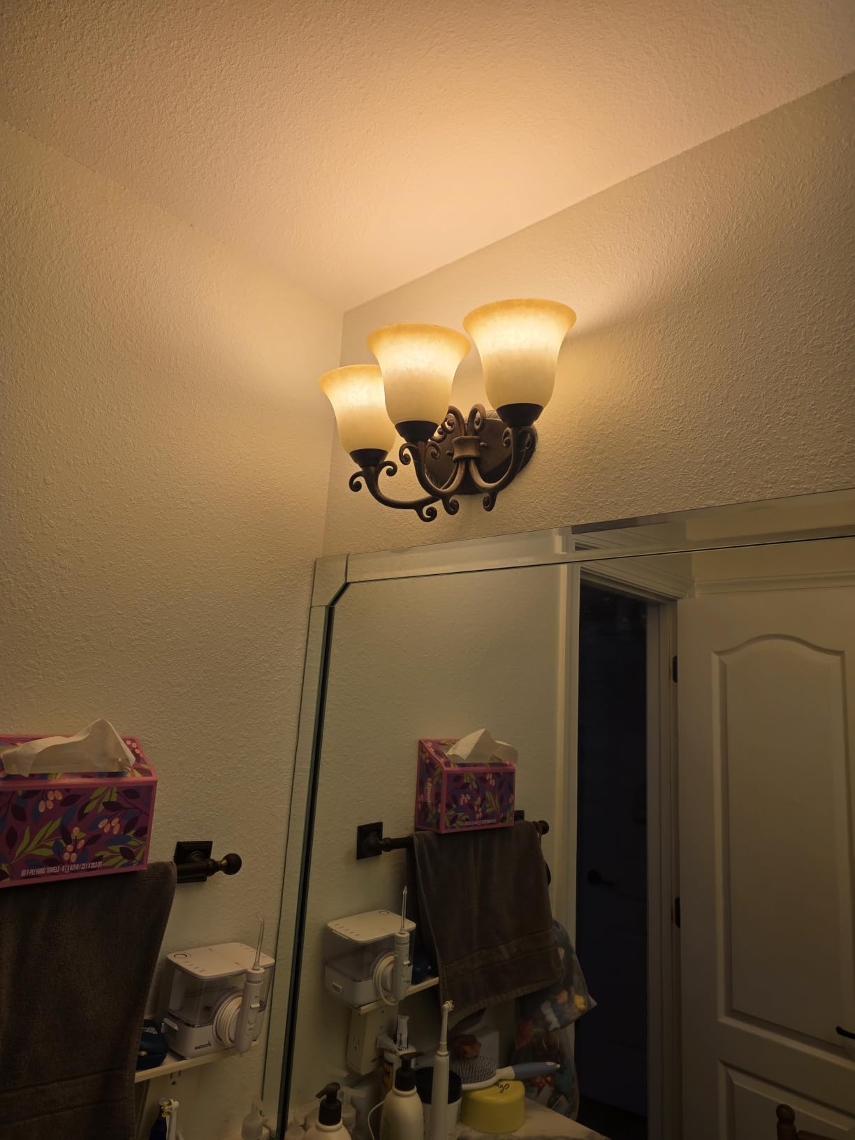 Circadian Rhythm Full Spectrum LED Light Bulb, 9W Amber Light Bulbs 60W Equivalent, 1400K/2100K/2700K, Non-Dimmable, Flicker-Free, No Memory, Blue Light Free Bulbs for Sleep, Relaxation, 4 Pack customer photo 1