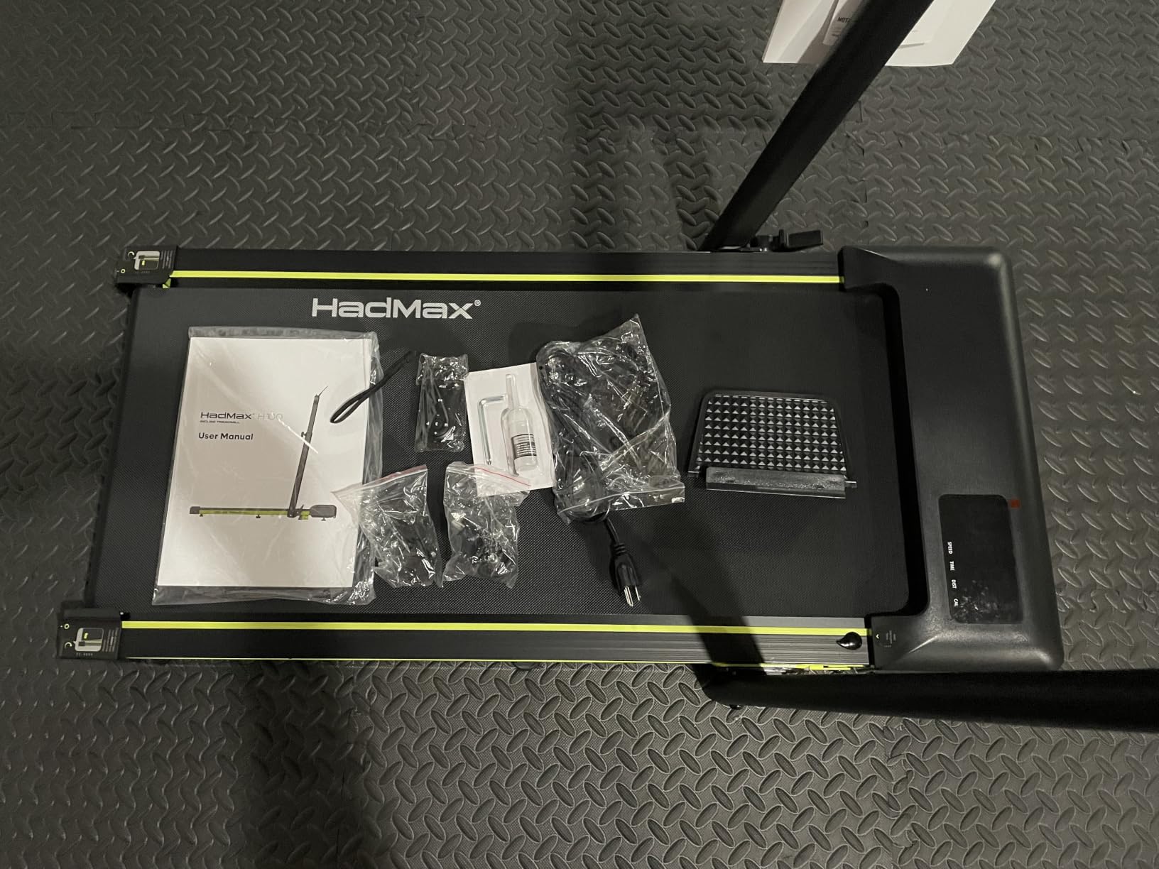 Walking Pad Treadmill with Incline and Height Adjustable Handle Bar | Small Foldable Treadmills for Home, 3.0HP Under Desk Walking Pad, Compact Quiet for Apartment Office customer photo 1