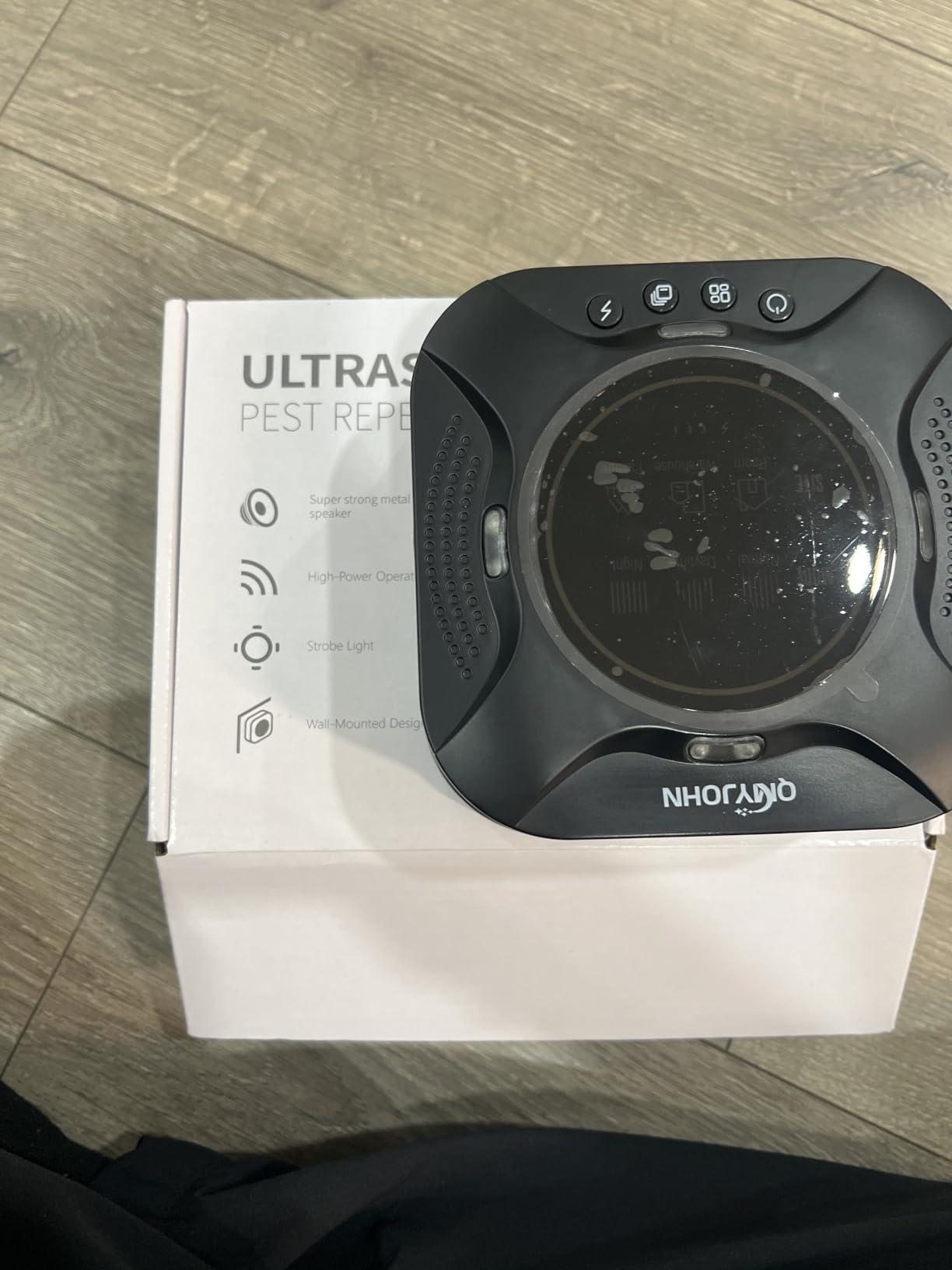 Indoor Ultrasonic Pest Repeller Plug-in, with a Display Screen & LED Strobe Light, Effectively Repels Mice, Squirrels, roaches & Other Rodents Up to 3900 Sq.Ft. Suitable for attics, garages, etc. customer photo 1