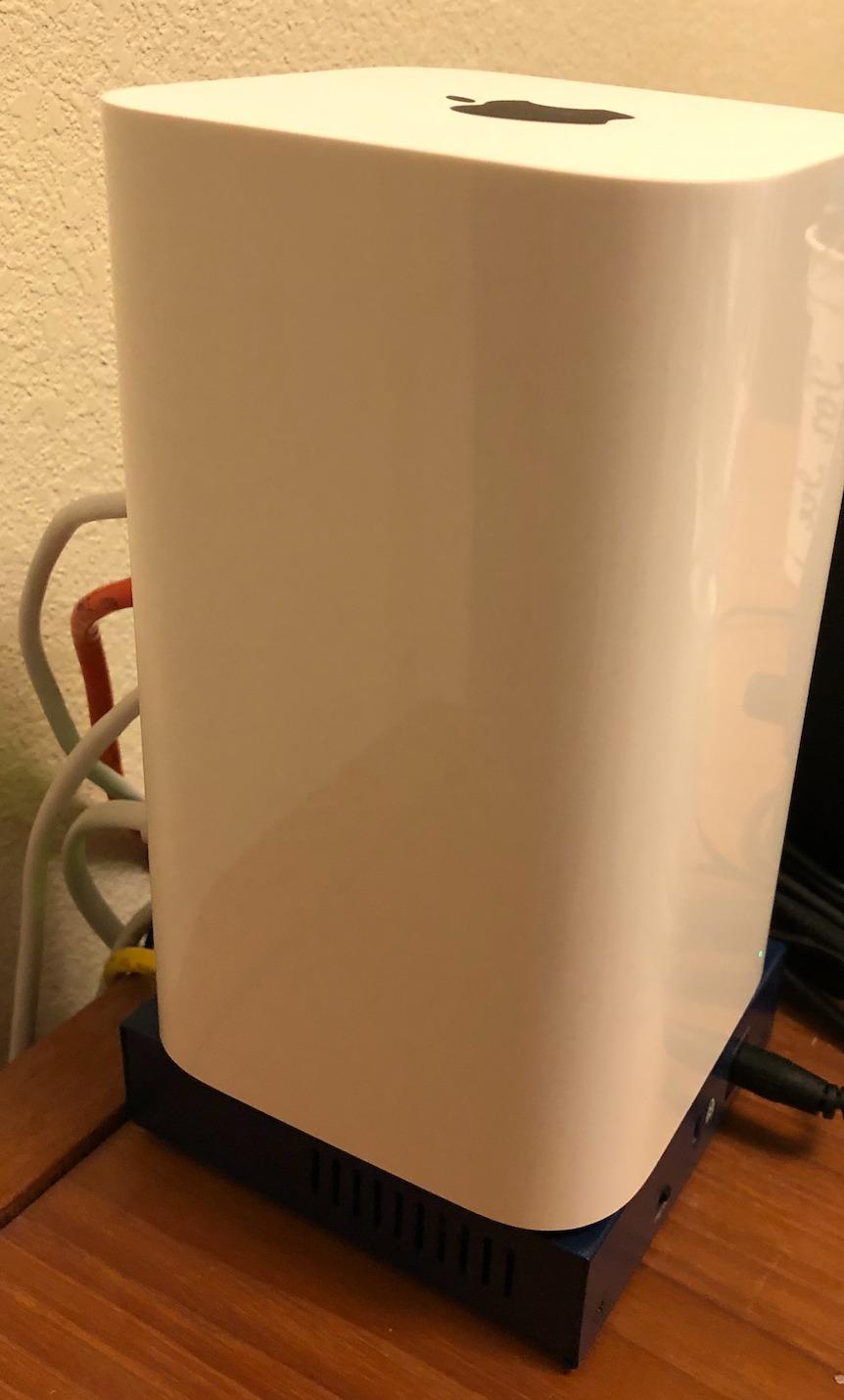 NETGEAR 5-Port Gigabit Ethernet Unmanaged Network Switch (GS105NA) customer photo 1