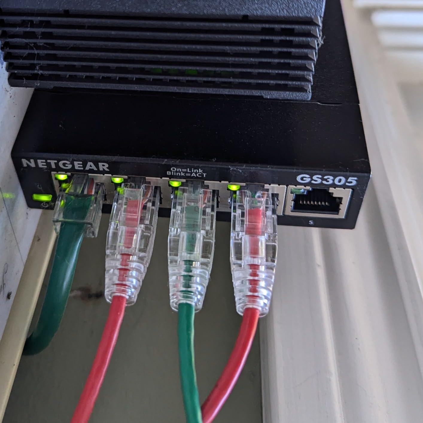 NETGEAR 5-Port Gigabit Ethernet Unmanaged Network Switch (GS105NA) customer photo 2