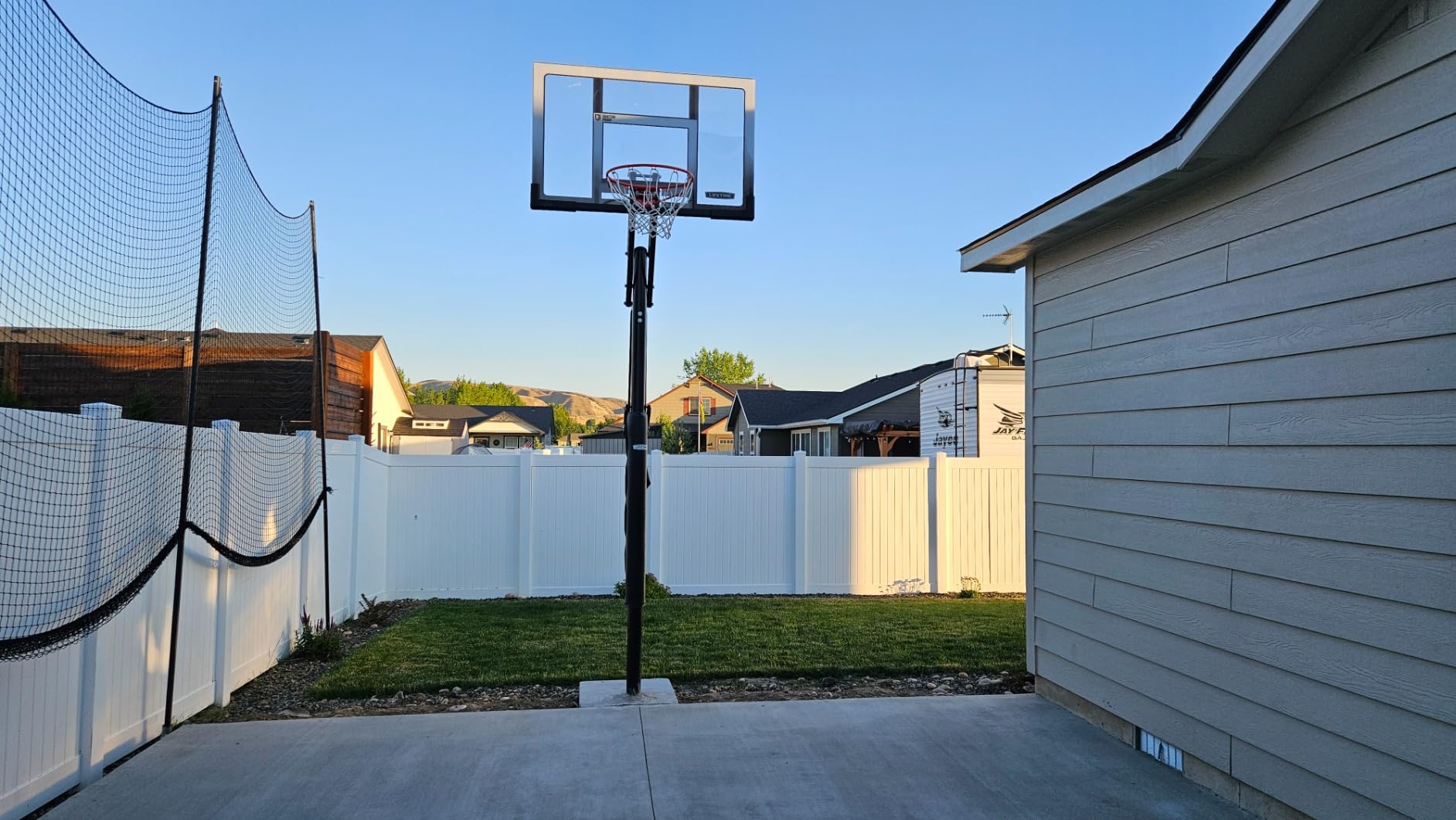 Lifetime 71281 In Ground Power Lift Basketball System, 52 Inch Shatterproof Backboard customer photo 2