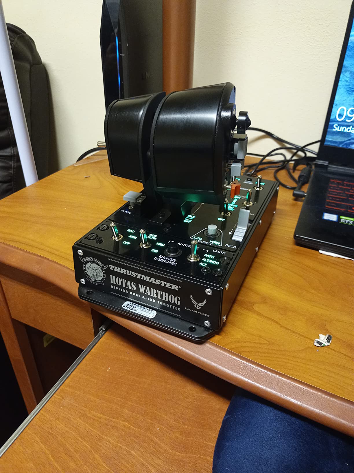 Thrustmaster HOTAS Warthog A10 Replica Flight Stick & Throttle Set - PC | 1:1 A-10C USAF licensed replica, H.E.A.R.T sensors, dual-engine control, 55 programable buttons, 8-way hat, all-metal build customer photo 1