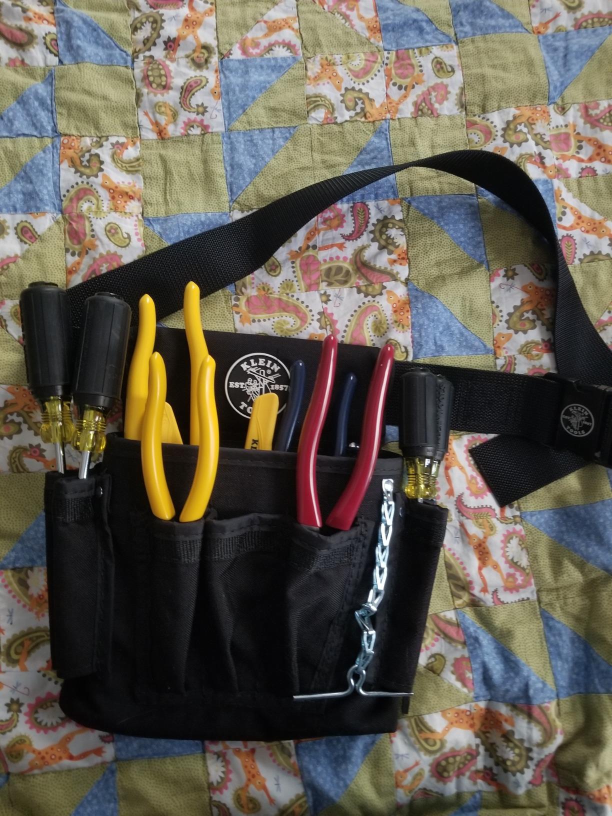 Klein Tools 92911 Tool Kit, Apprentice Tool Set , 4 Pliers, Wire Stripper and Cutter, 4 Screwdrivers, Belt and Pouch, 11-Piece customer photo 1