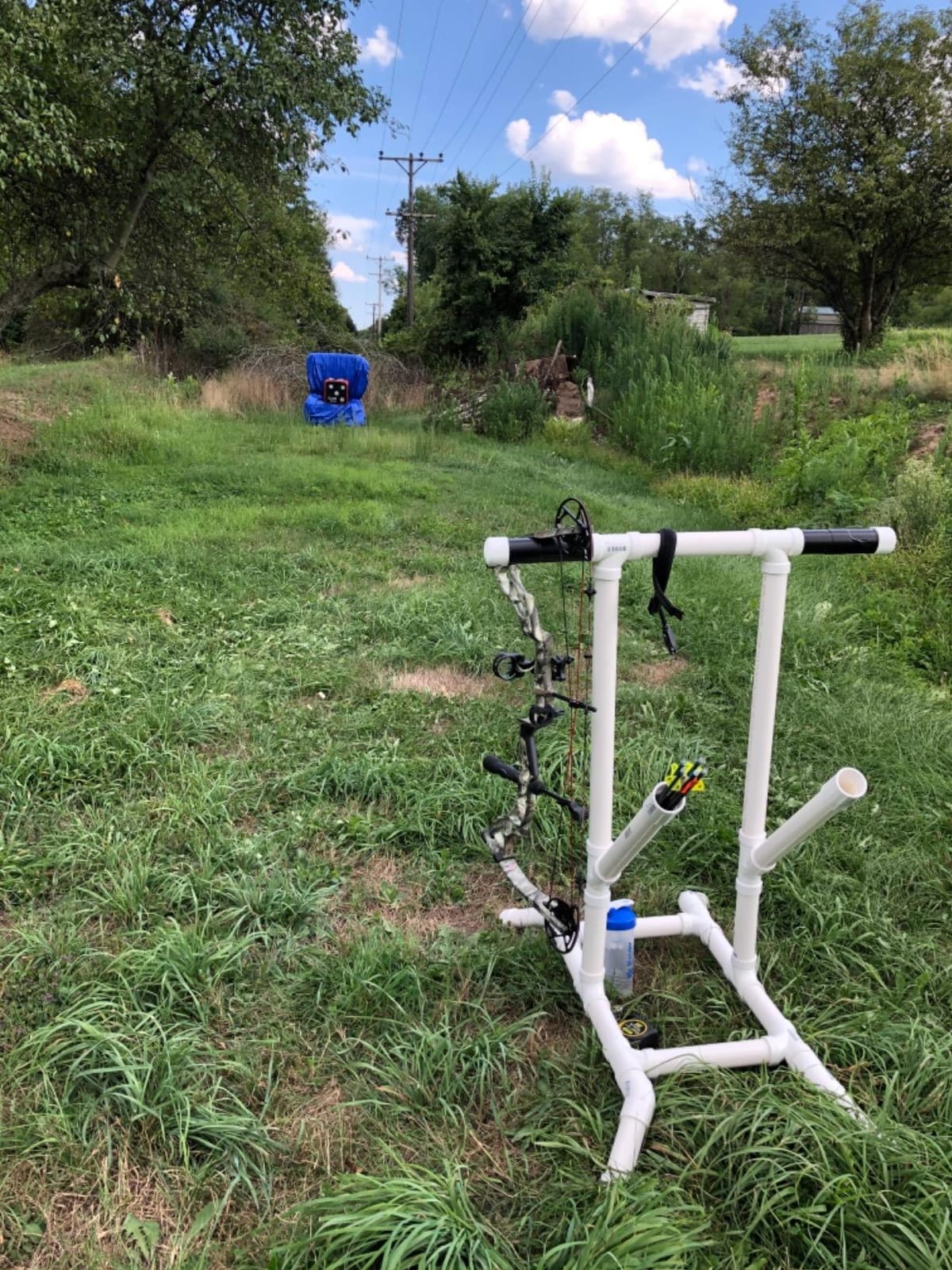BLOCK Classic Layered Foam Archery Target, 18” x 18” x 13.5”, 2-Sided Shooting, Unique Open Layer Design Stops Field Points and Broadheads with Friction Not Force, Easy Arrow Removal, Top Carry Handle customer photo 1
