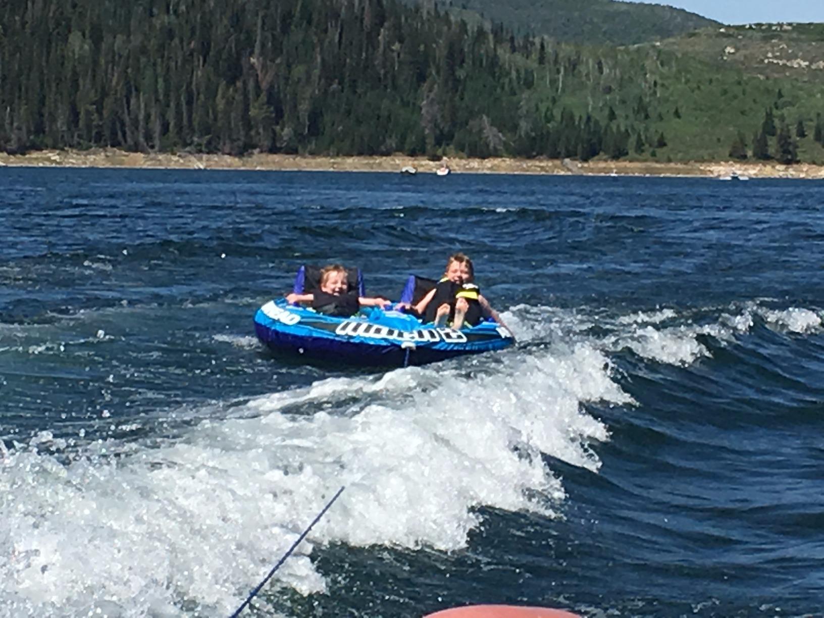 Airhead Mach Towable Tube for Boating, 1-3 Rider Inflatable Boat Tube for Water Tubing, Cockpit Design, Kwik-Connect Tow System, Foam Padded Handles w/Knuckle Guard, Speed Safety Valve customer photo 1