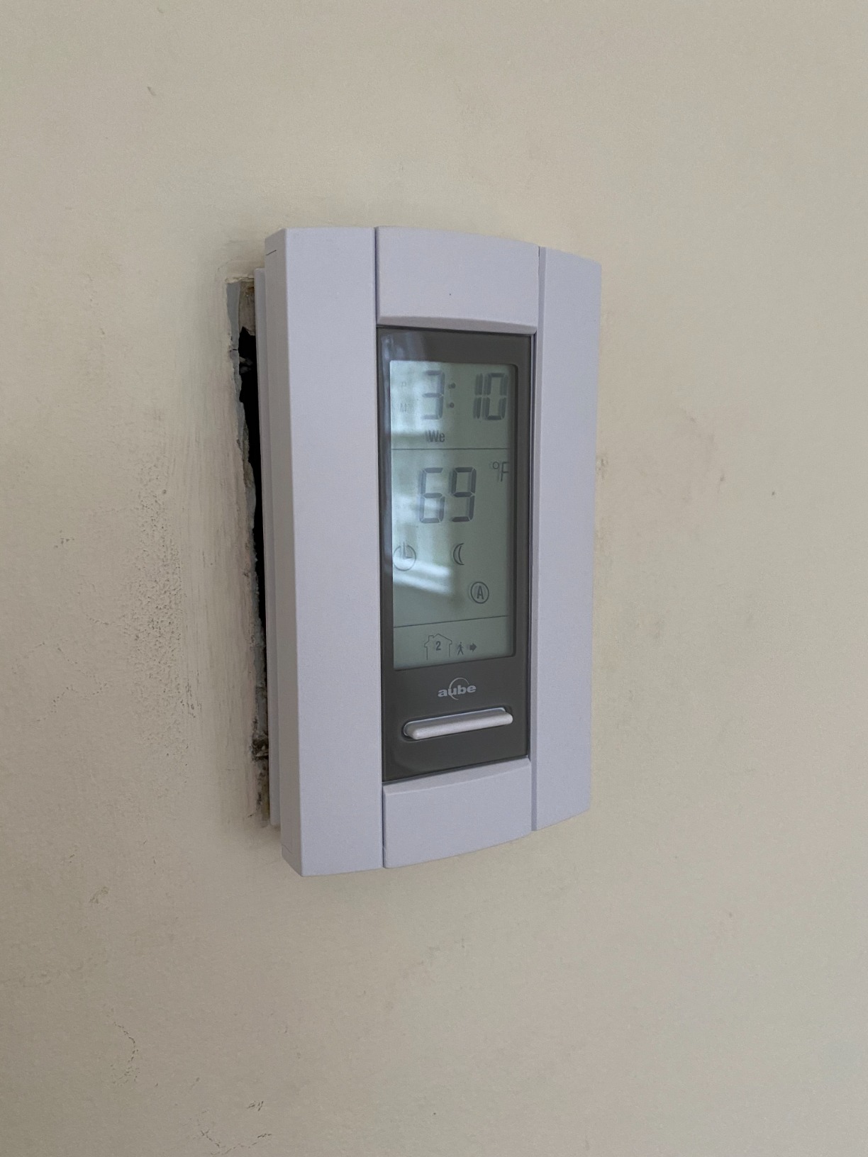 HONEYWELL TH115-A-24 TH115-A-24 208/240VAC 7-Day Programmable Line customer photo 1