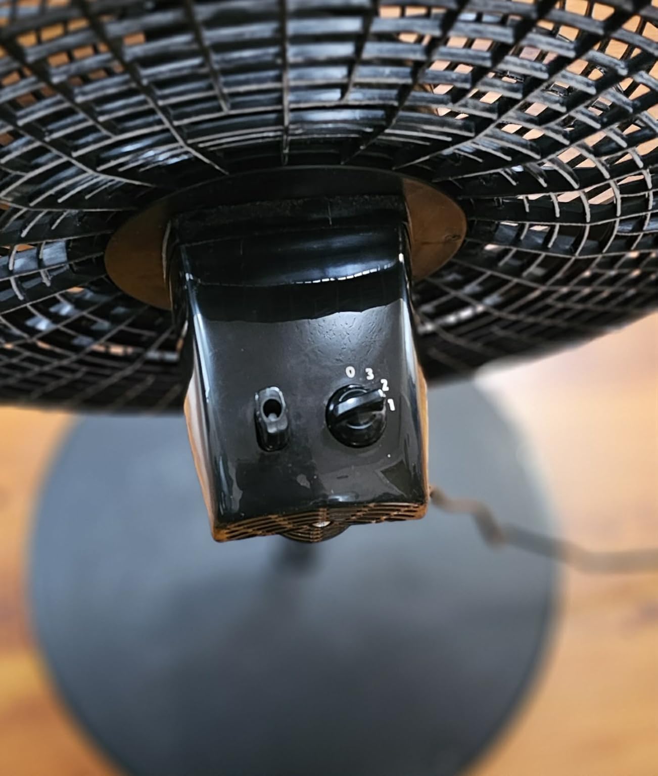 Lasko Adjustable Pedestal Fan - 18” - 1827 - Black customer photo 2