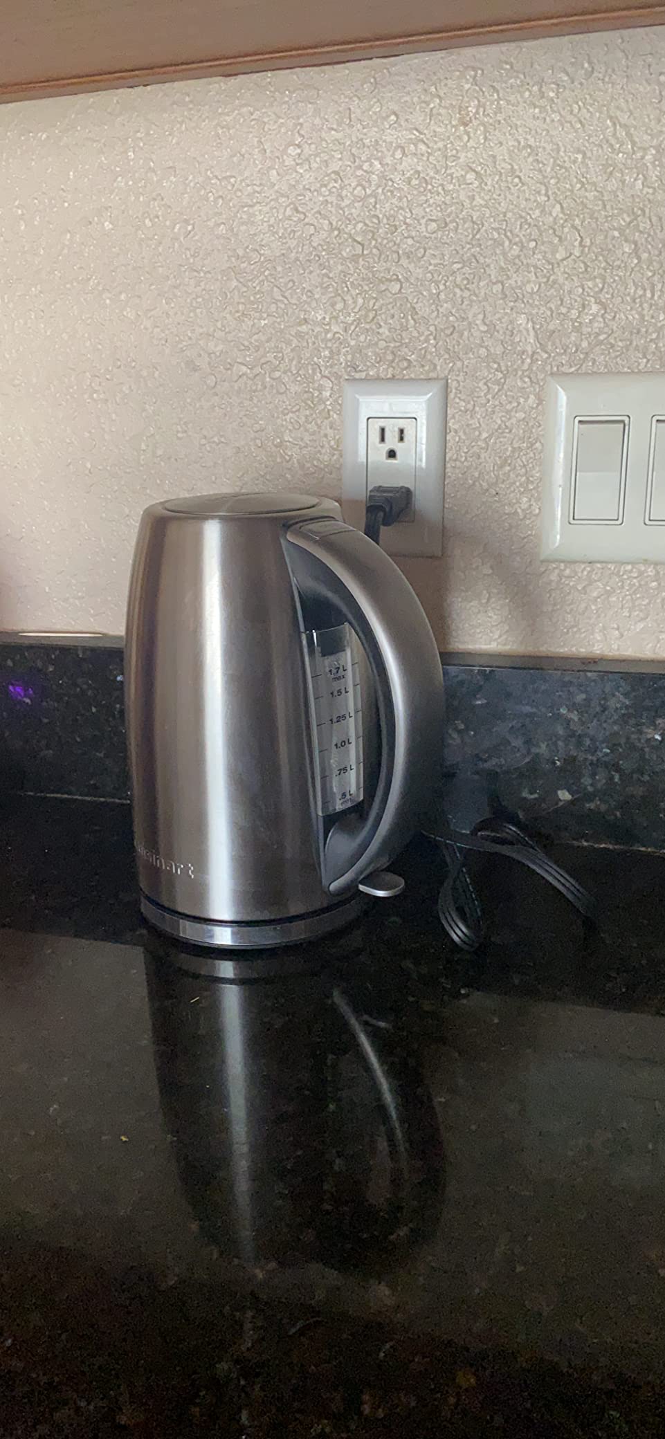 Cuisinart 1.7-Liter Electric Kettle, Cordless Electric Tea Kettle, 1500-Watts for Fast Heat-Up of Water, Stay Cool Nonslip Handle, Auto Shutoff, Removable Filter, JK-17P1, Stainless Steel customer photo 1