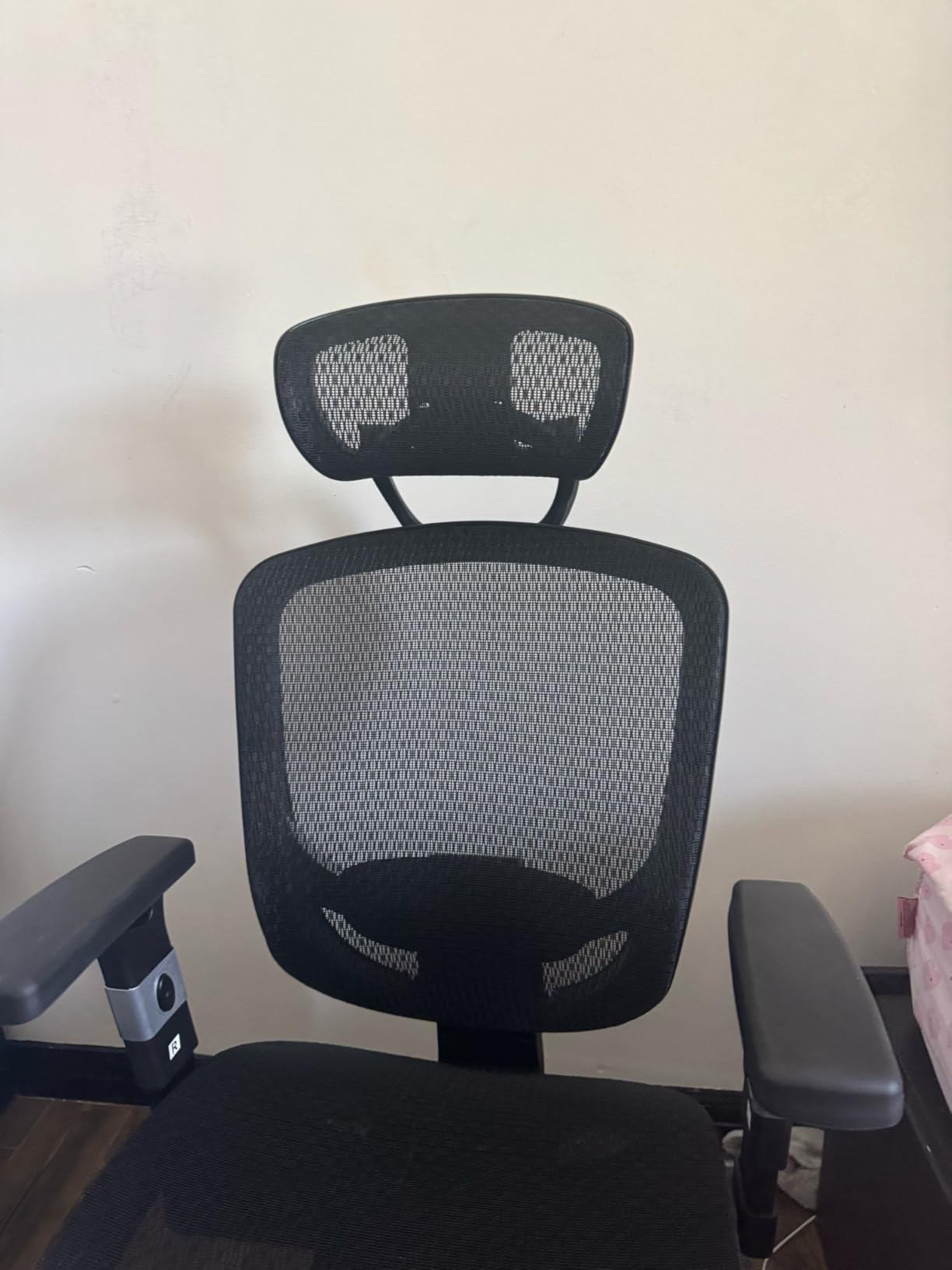 Staples Hyken Ergonomic Mesh Task Chair, Lumbar Support, Swivel, Black customer photo 1