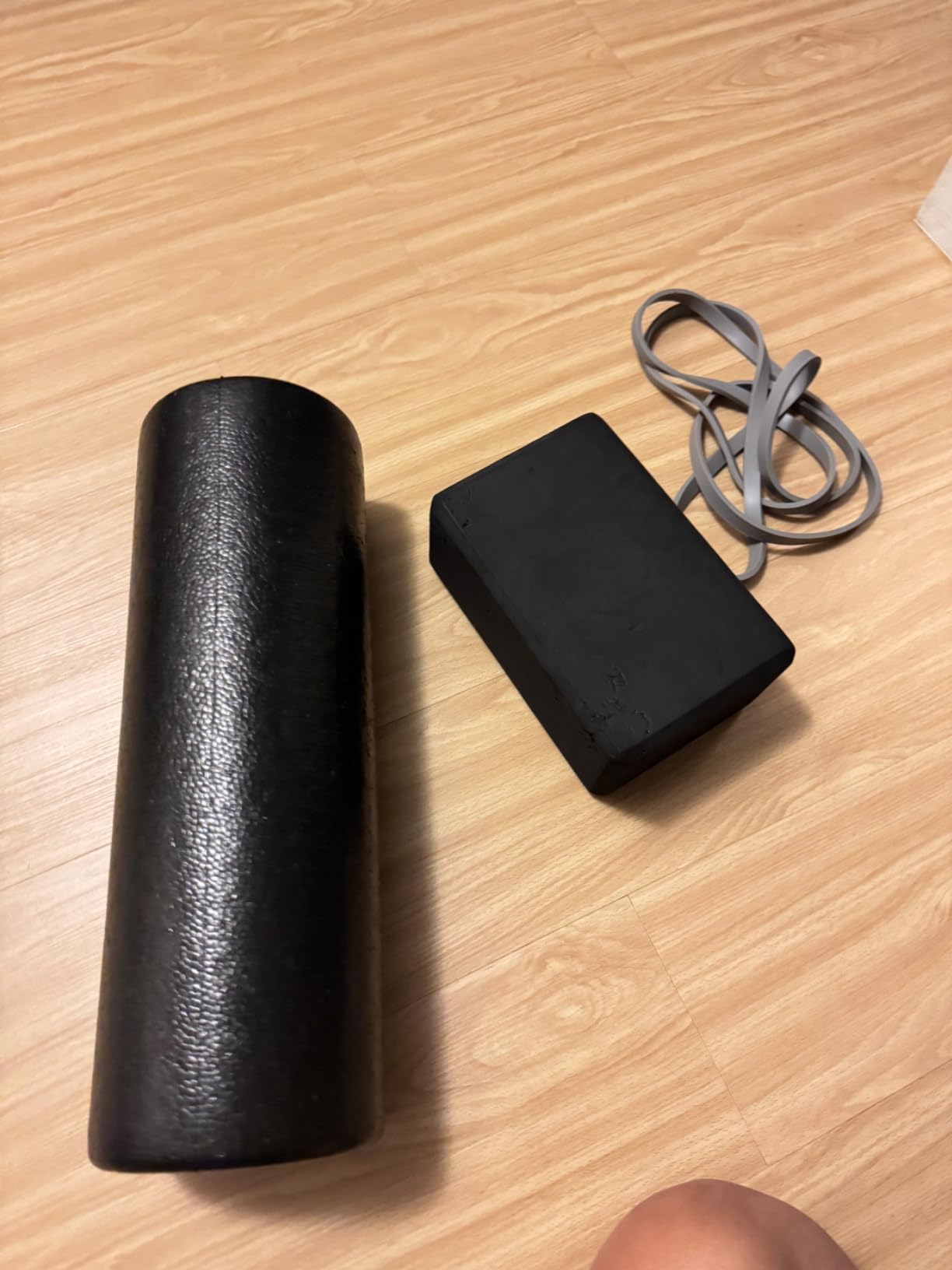 Amazon Basics High-Density Foam Roller for Exercise and Recovery, 18 Inches, Black customer photo 2