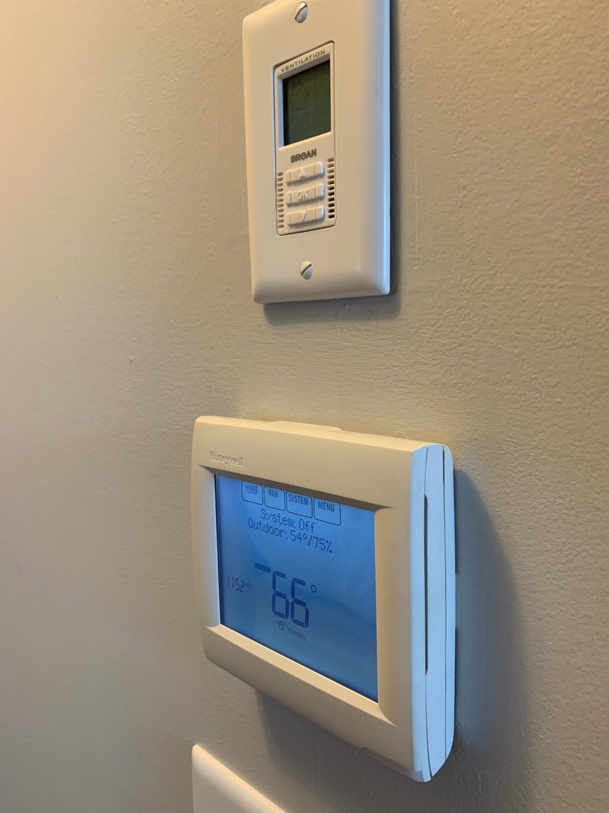 Honeywell TH8321WF1001 Touchscreen Thermostat Wifi Vision Pro 8000 with Stages upto 3 Heat / 2 Cool customer photo 1