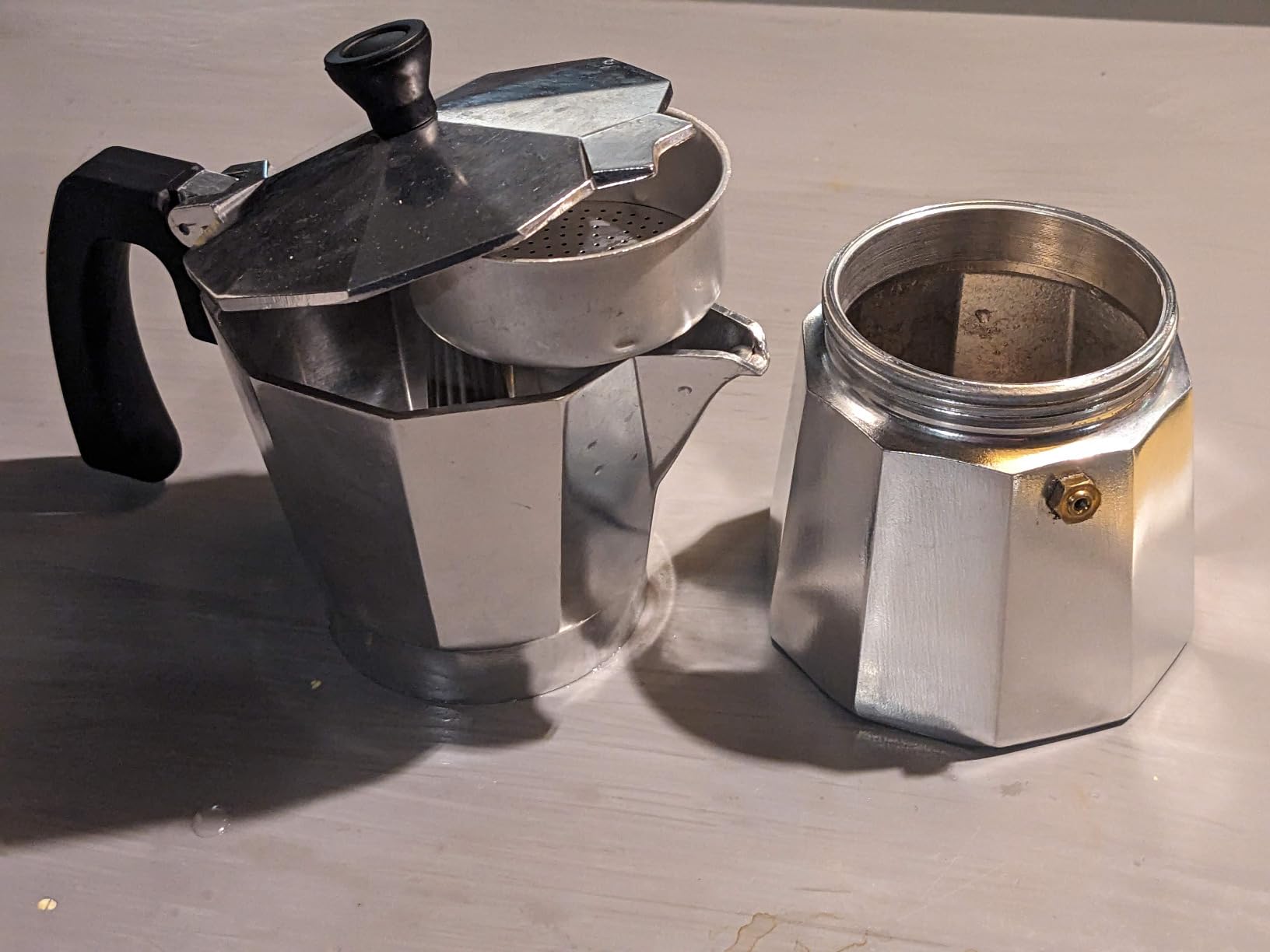 GROSCHE Milano Moka Pot | 6 Espresso Cup - 9.3 oz | Stovetop Espresso Percolator & Coffee Maker – Portable, Ideal for Home and Camping customer photo 1