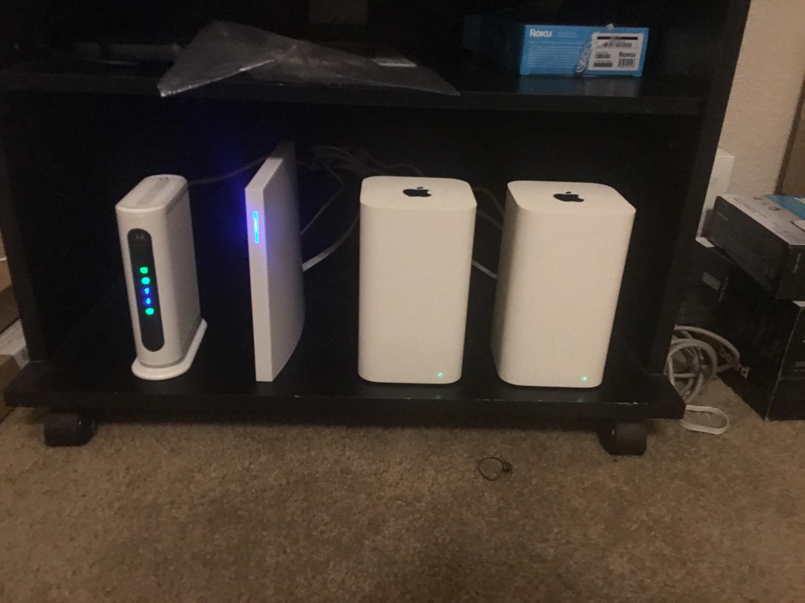 MOTOROLA 16x4 Cable Modem, Model MB7420, 686 Mbps DOCSIS 3.0, Certified by Comcast XFINITY, Charter Spectrum, Time Warner Cable, Cox, BrightHouse, and More customer photo 1